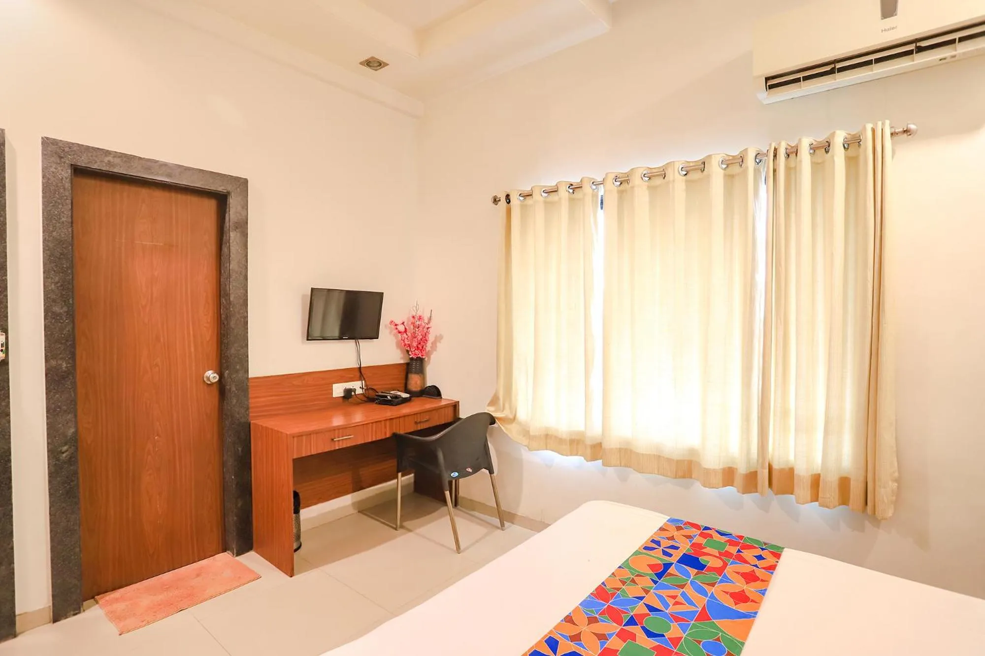 Bed in FabHotel Archanil Apartment - Sitanagar Cricket Ground