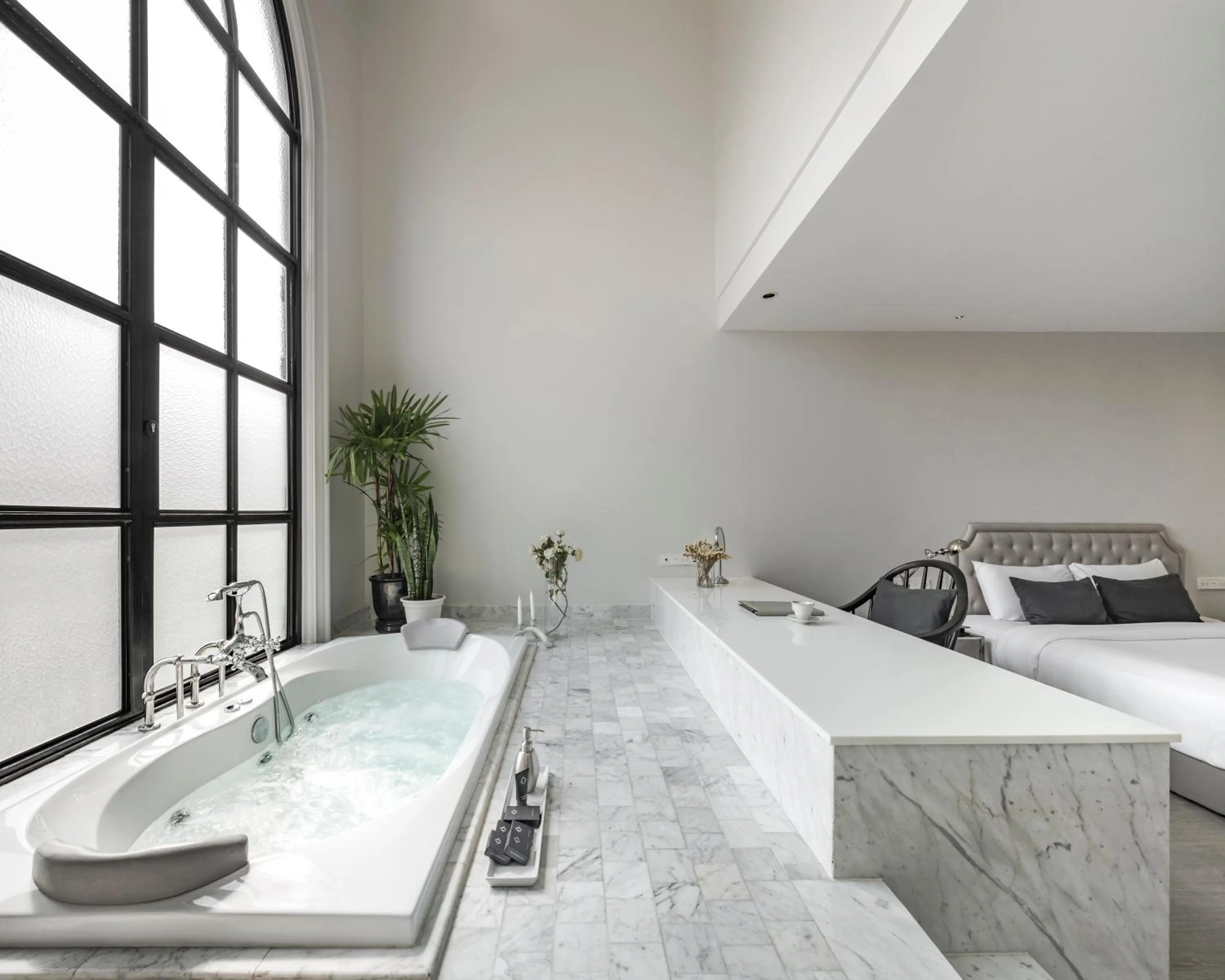 Hot Tub, Bed in Hotel Once Bangkok