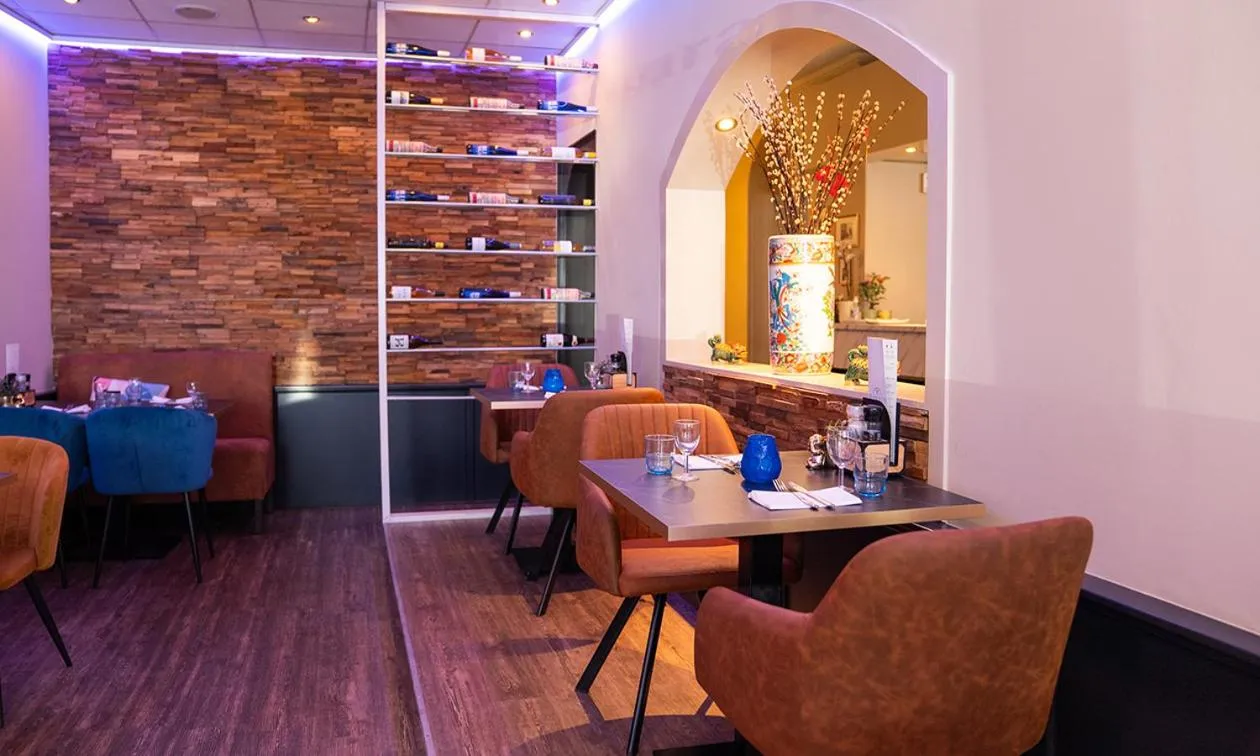 Dining area in Hotel van Oppen