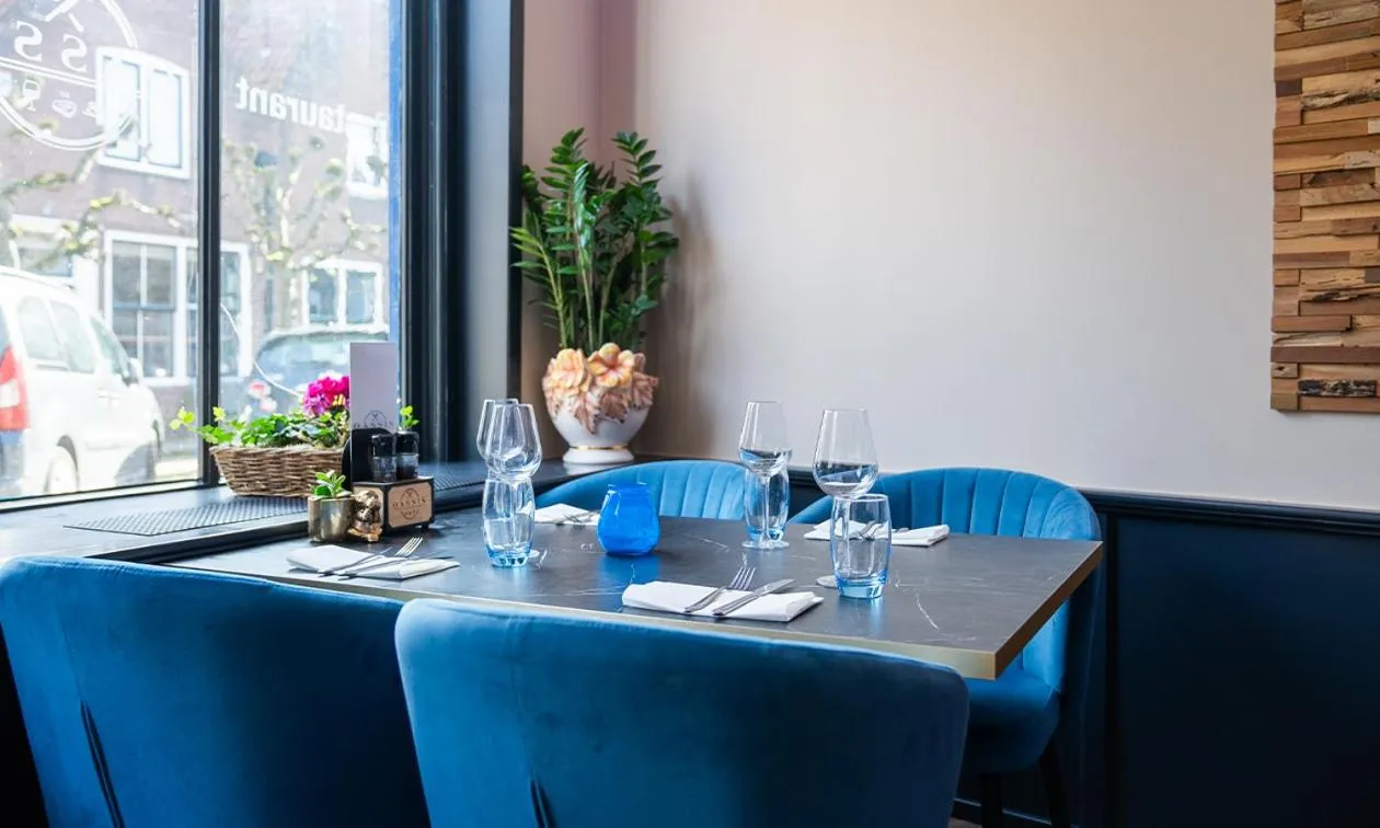 Food and drinks in Hotel van Oppen