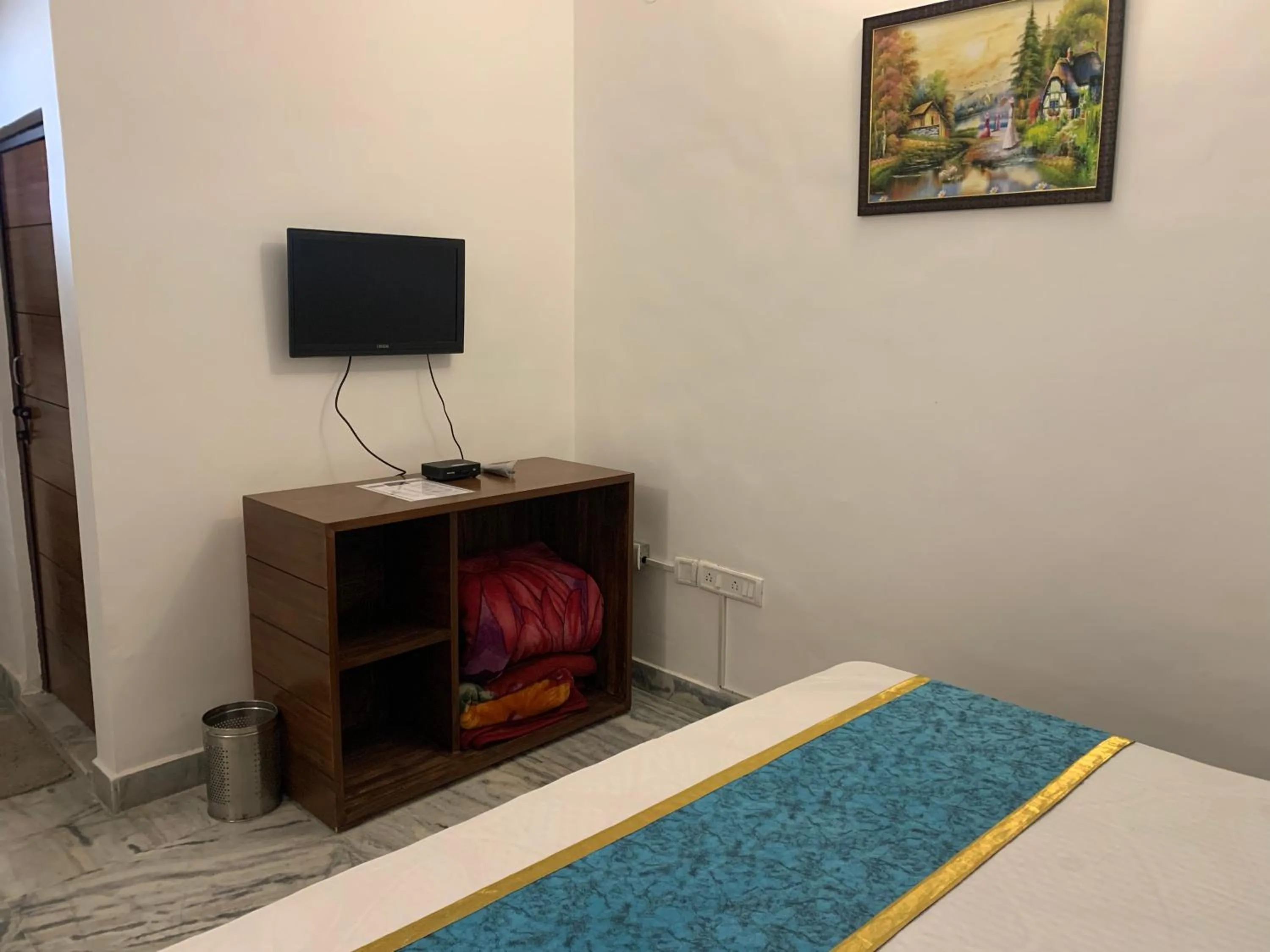 Bed in Hotel Maha Luxmi Palace