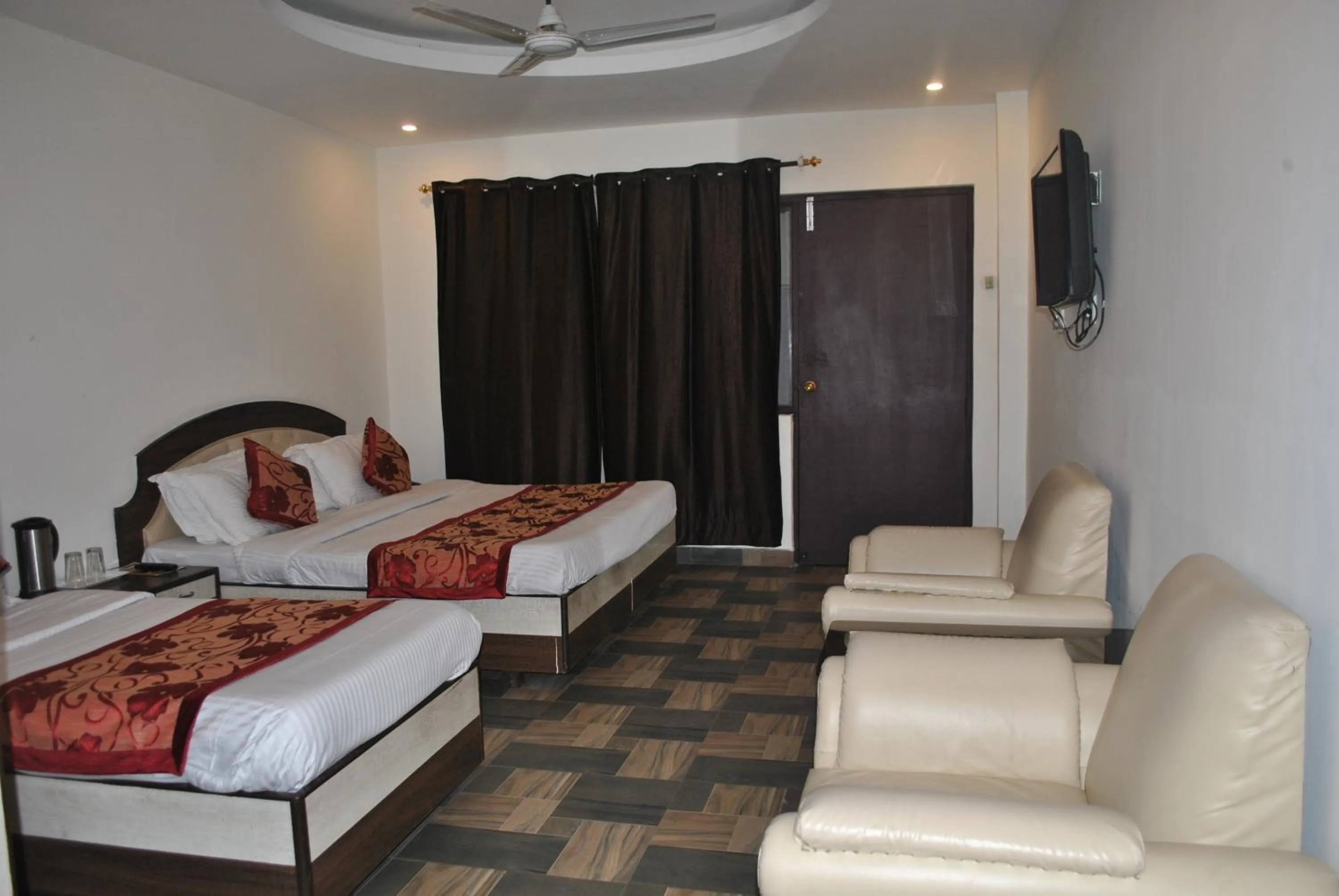 Photo of the whole room, Bed in Hotel Maha Luxmi Palace