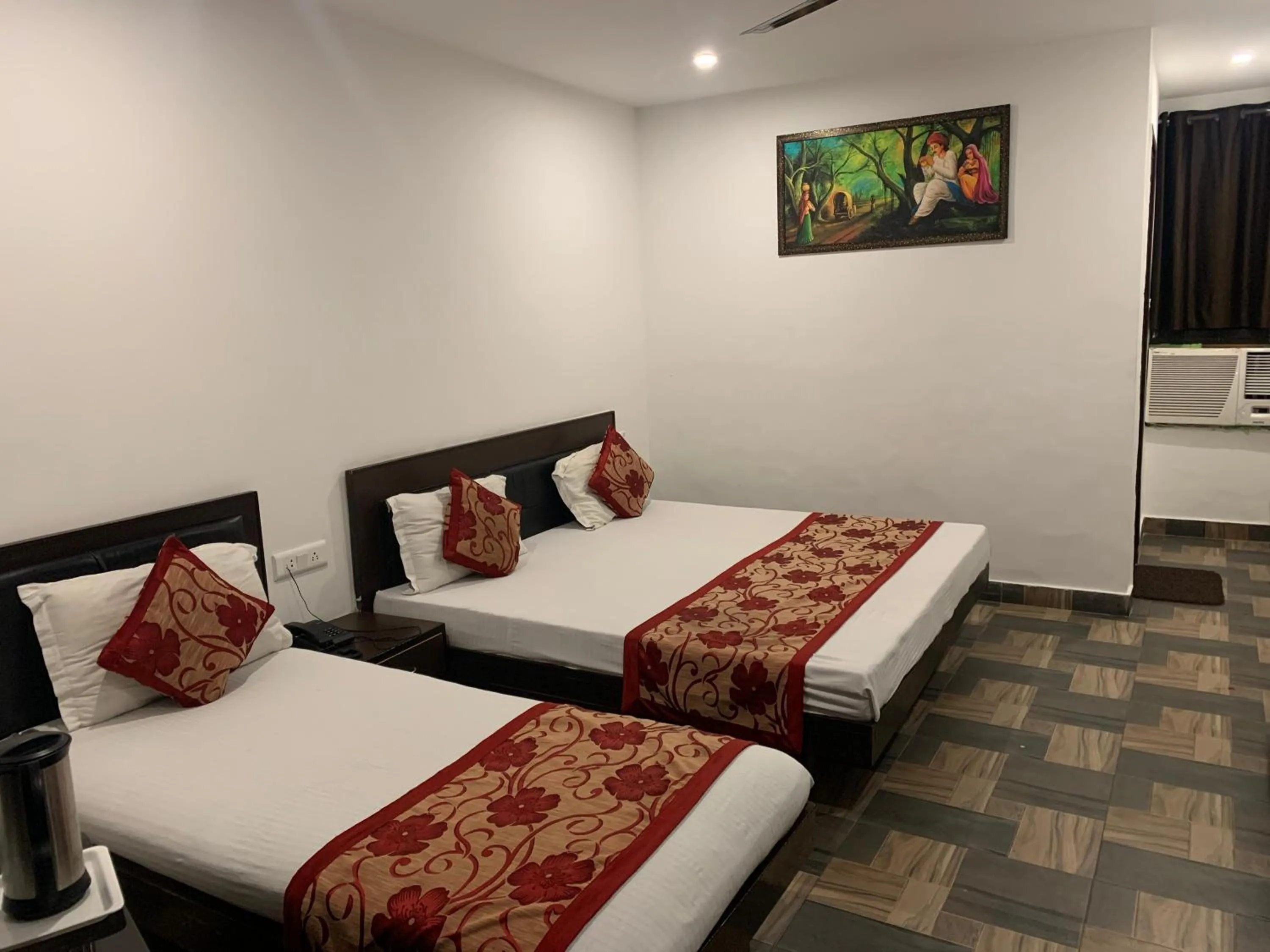 Photo of the whole room, Bed in Hotel Maha Luxmi Palace