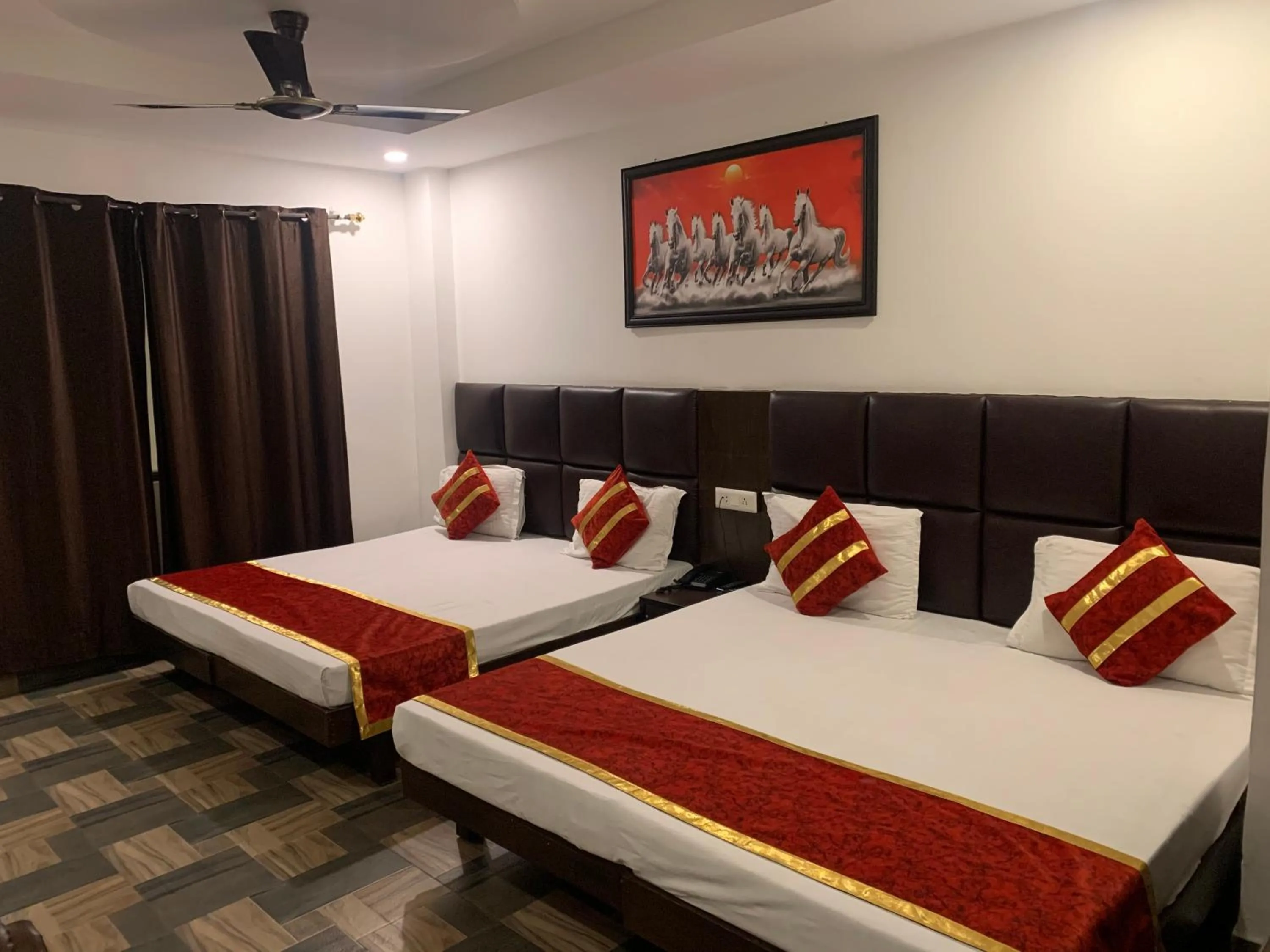 Photo of the whole room, Bed in Hotel Maha Luxmi Palace