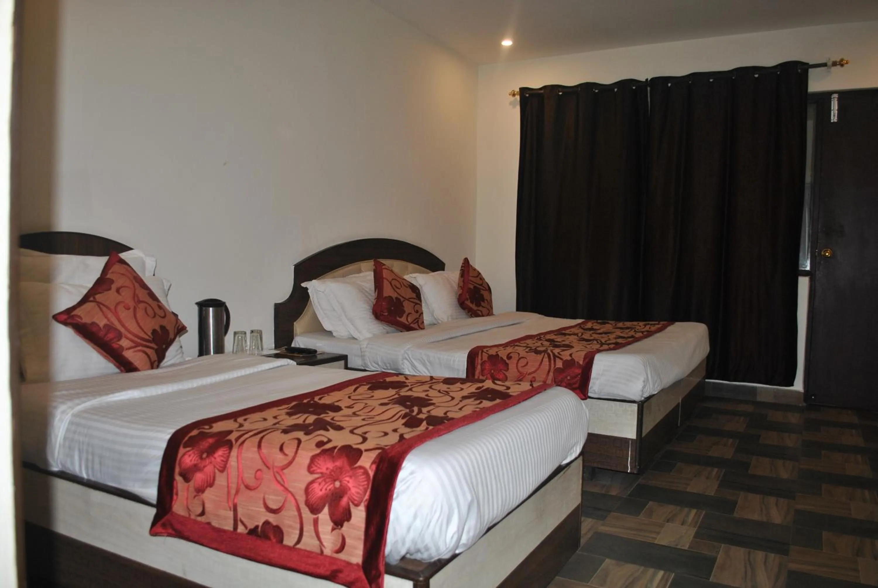 Photo of the whole room, Bed in Hotel Maha Luxmi Palace