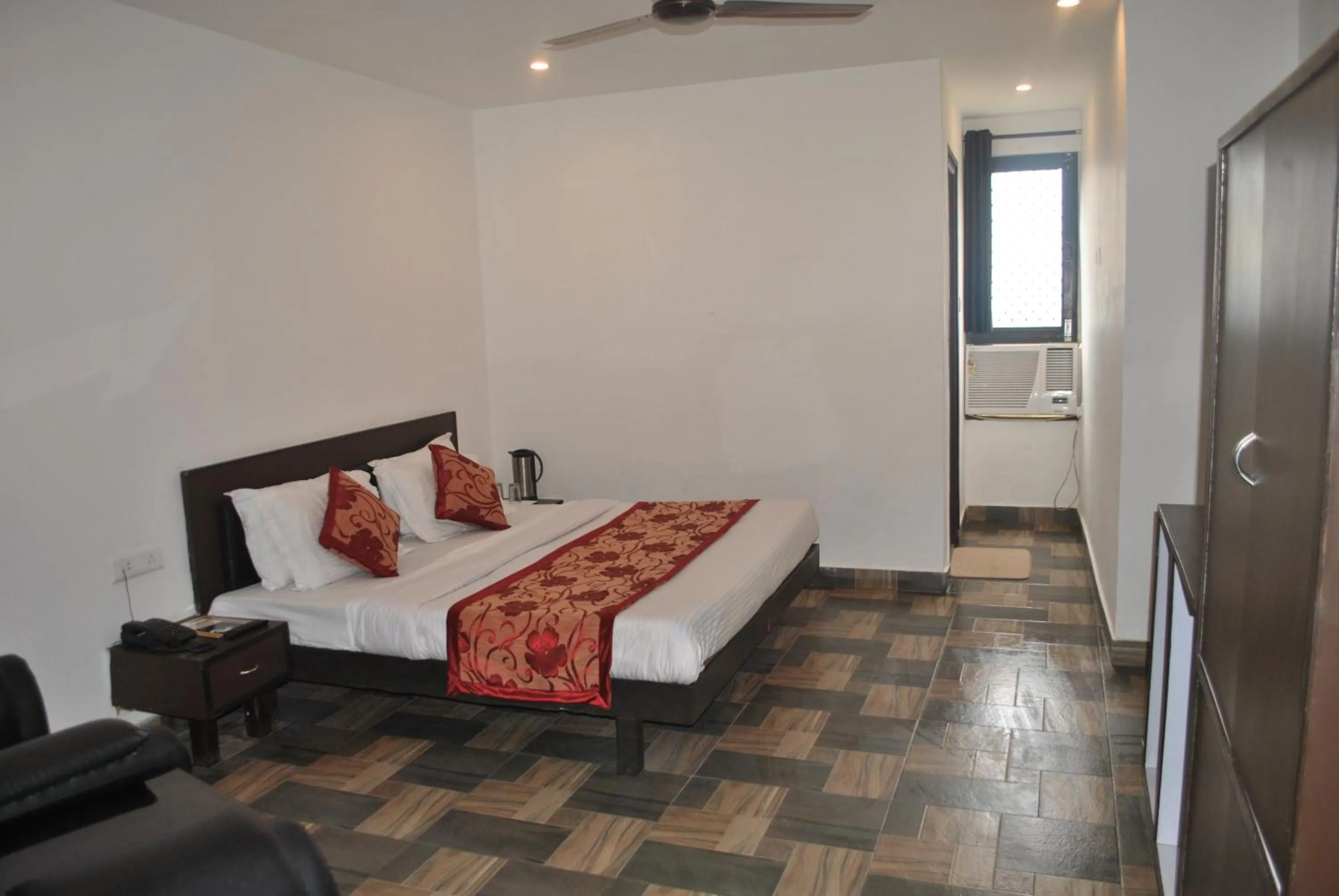 Bedroom, Bed in Hotel Maha Luxmi Palace