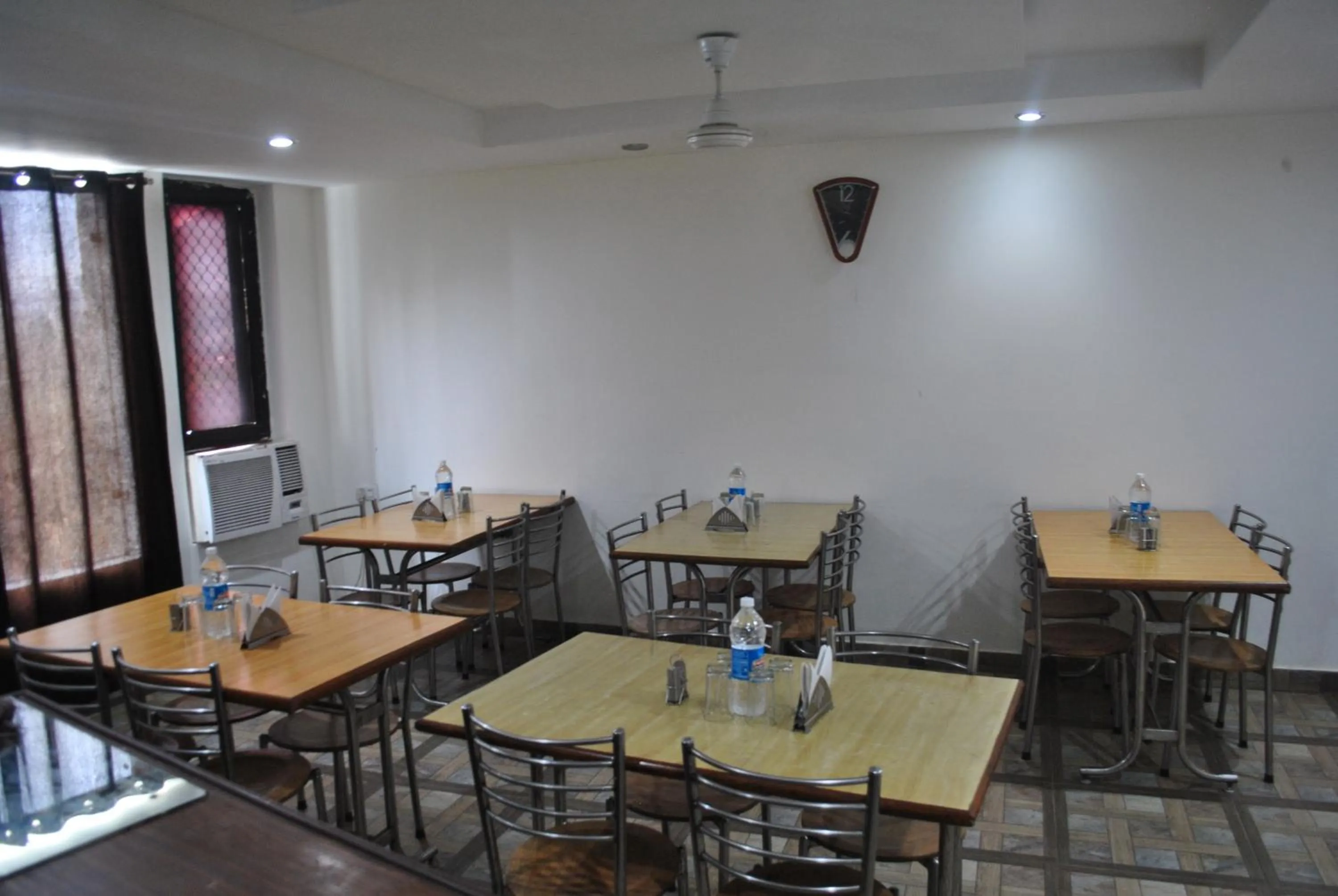 Restaurant/places to eat in Hotel Maha Luxmi Palace