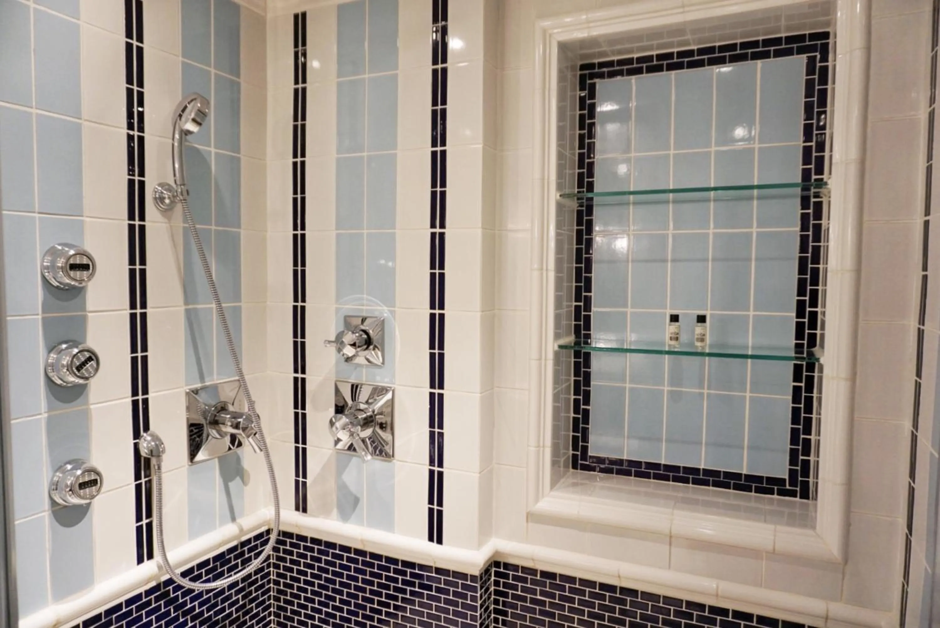 Shower in Hotel Madera Hollywood