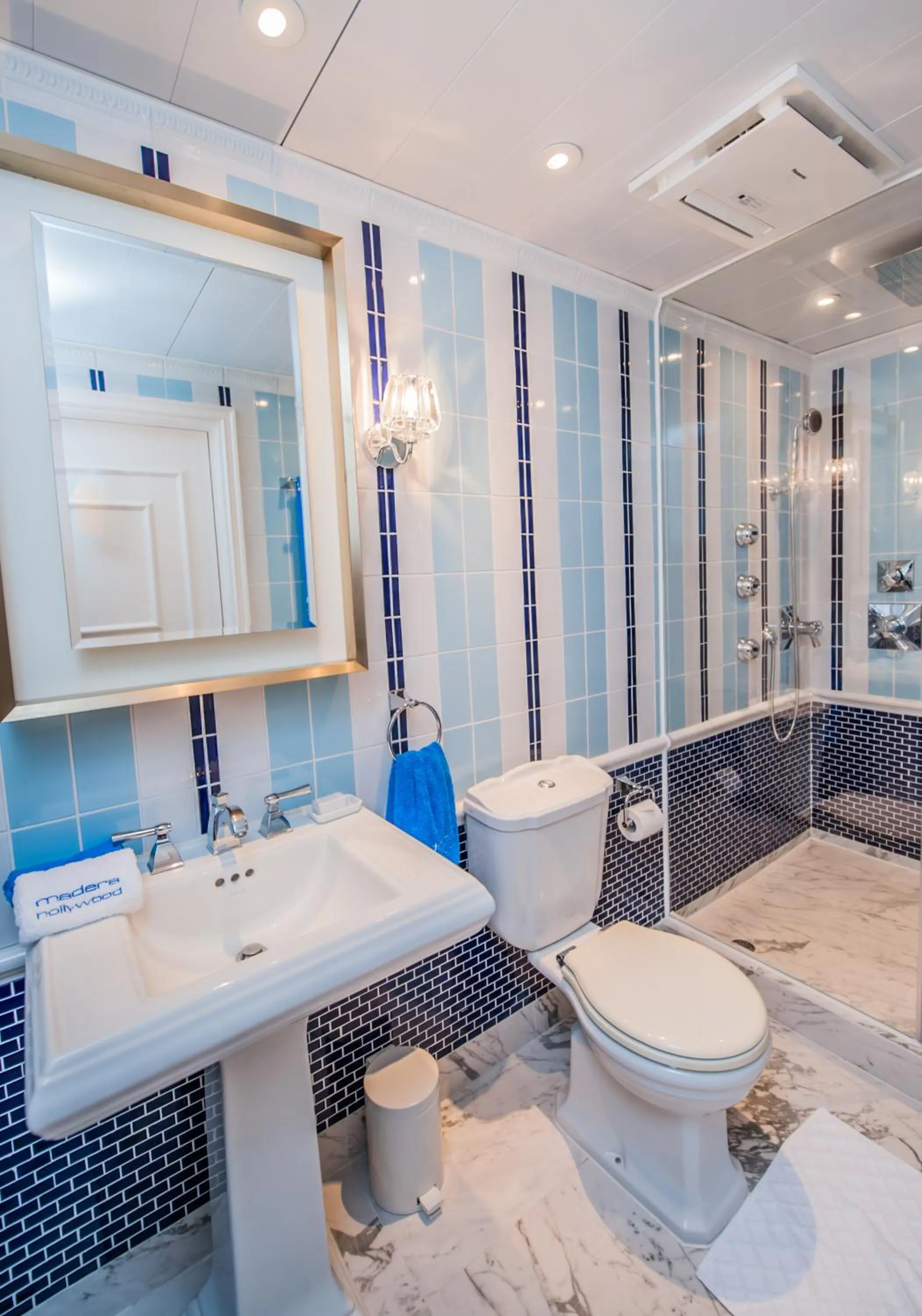 Toilet in Hotel Madera Hollywood