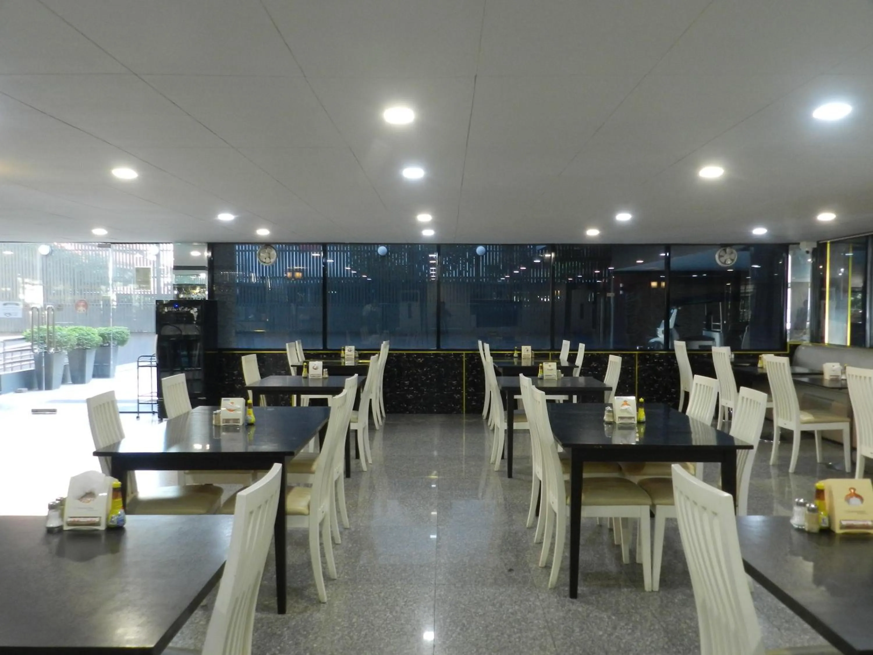 Restaurant/places to eat in Nanatai Suites