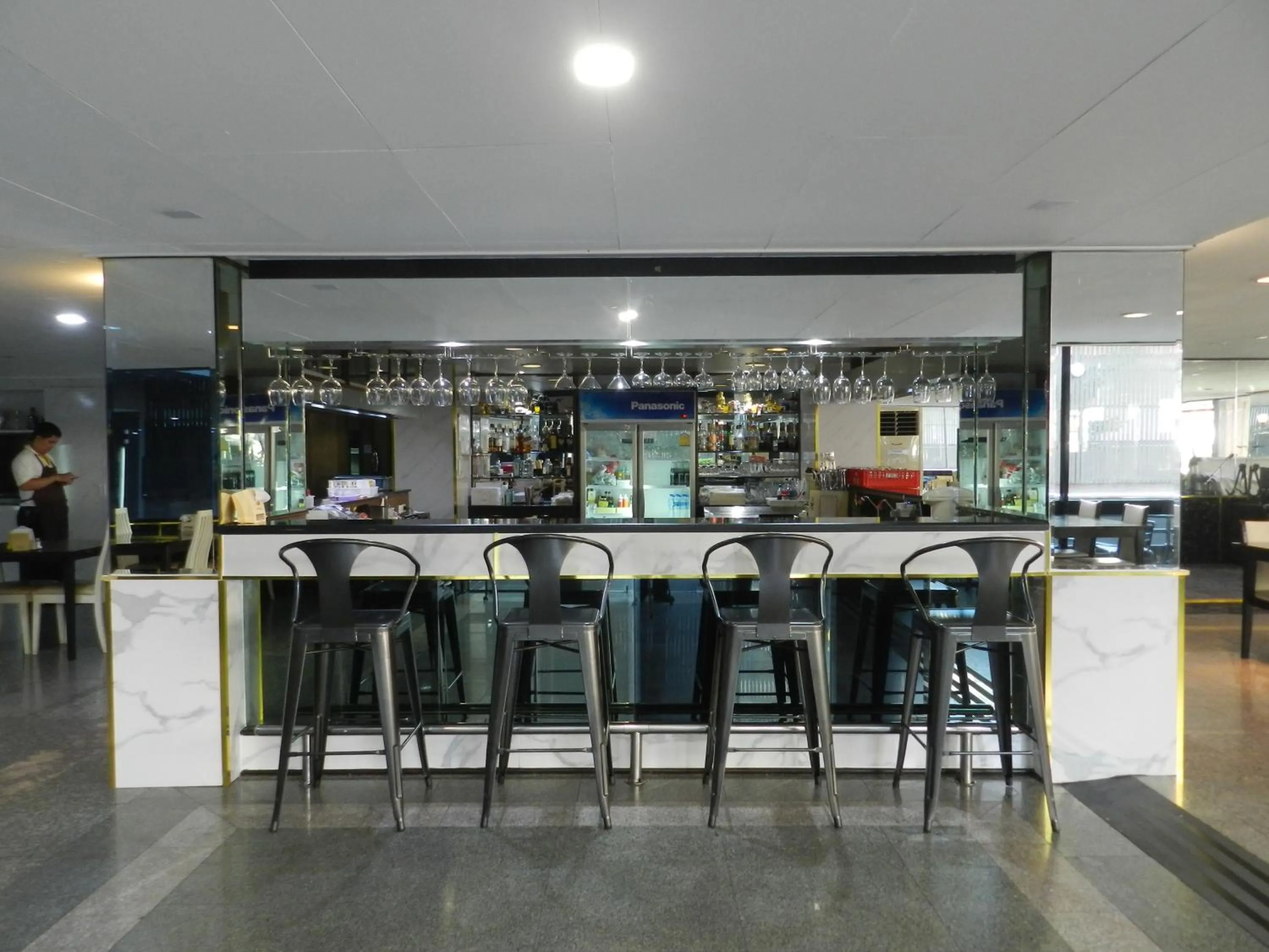 Restaurant/places to eat in Nanatai Suites