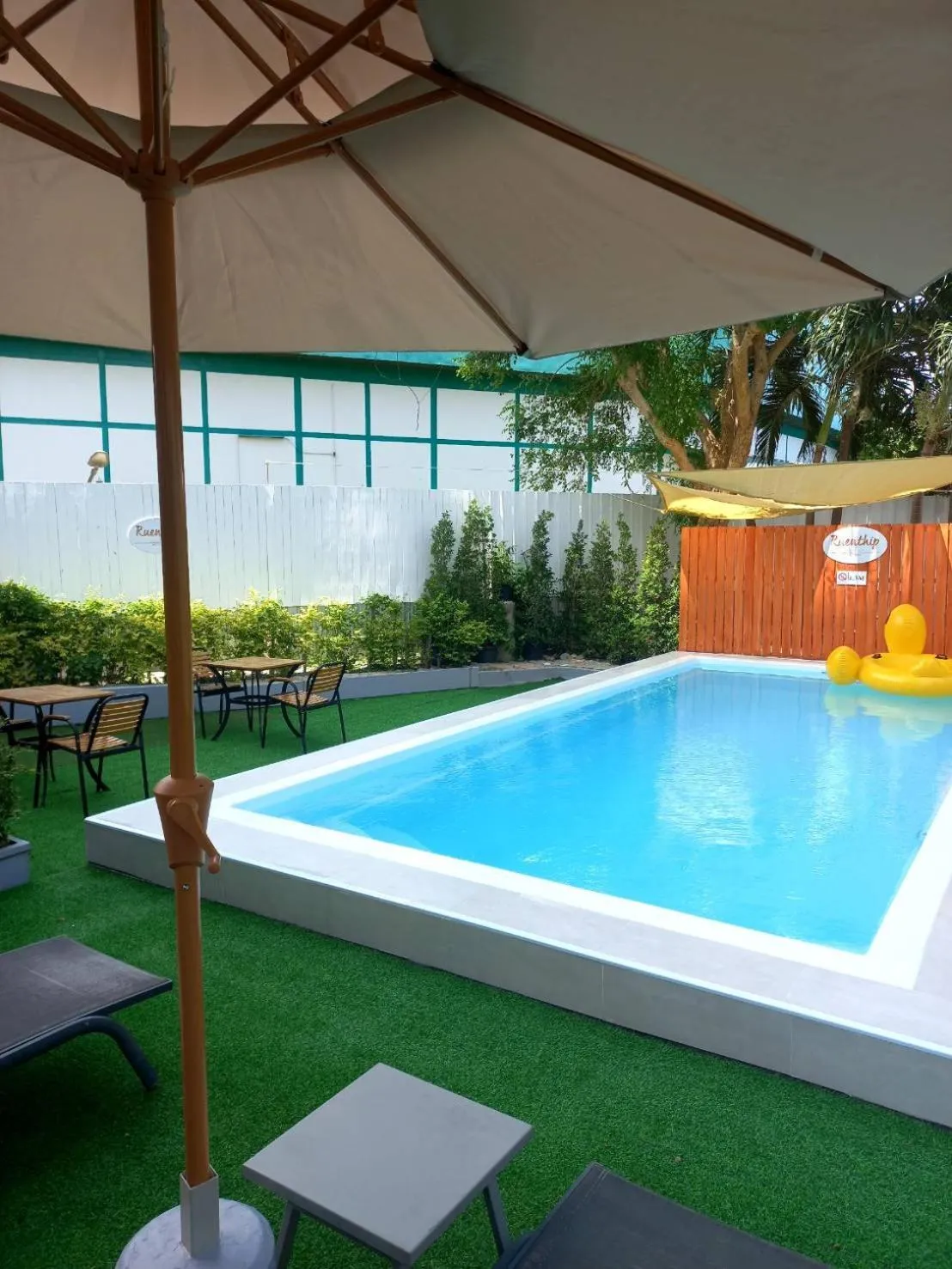 Swimming pool in Ruenthip Pattaya