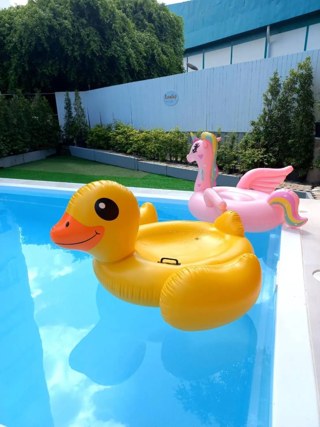 Swimming pool in Ruenthip Pattaya