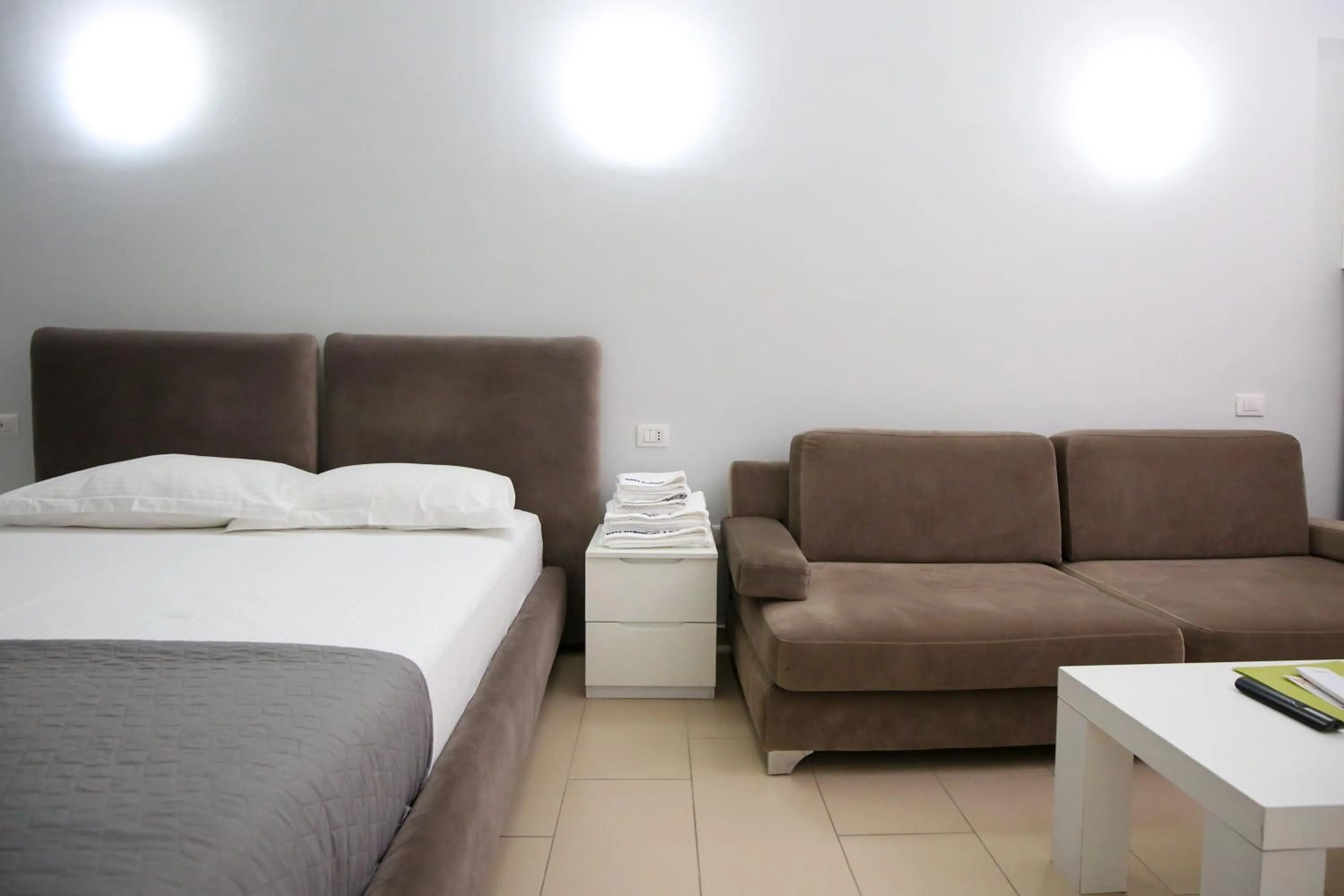 Seating area, Bed in Diamond Hill Resort & SPA