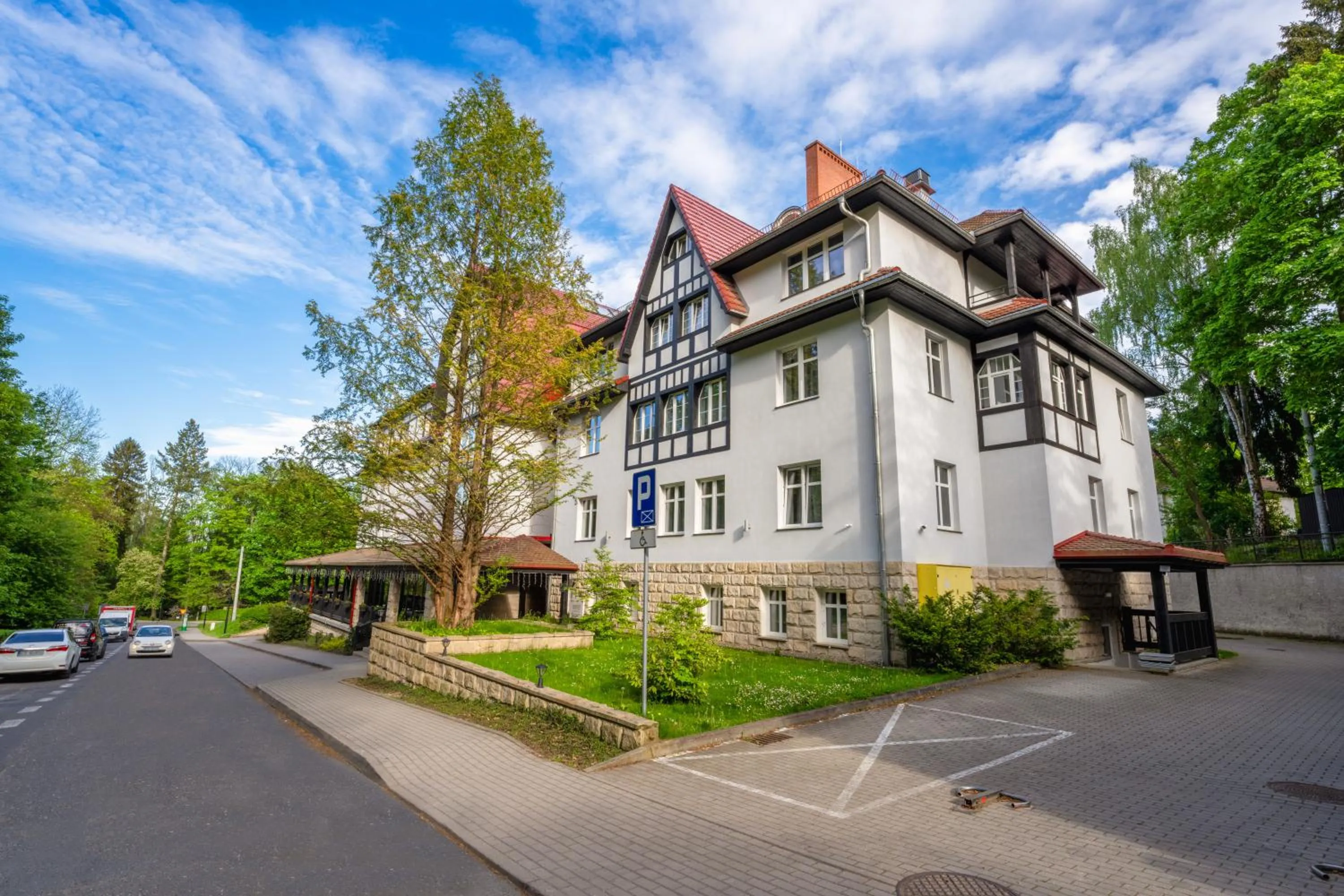 Facade/entrance in Medical Sensus