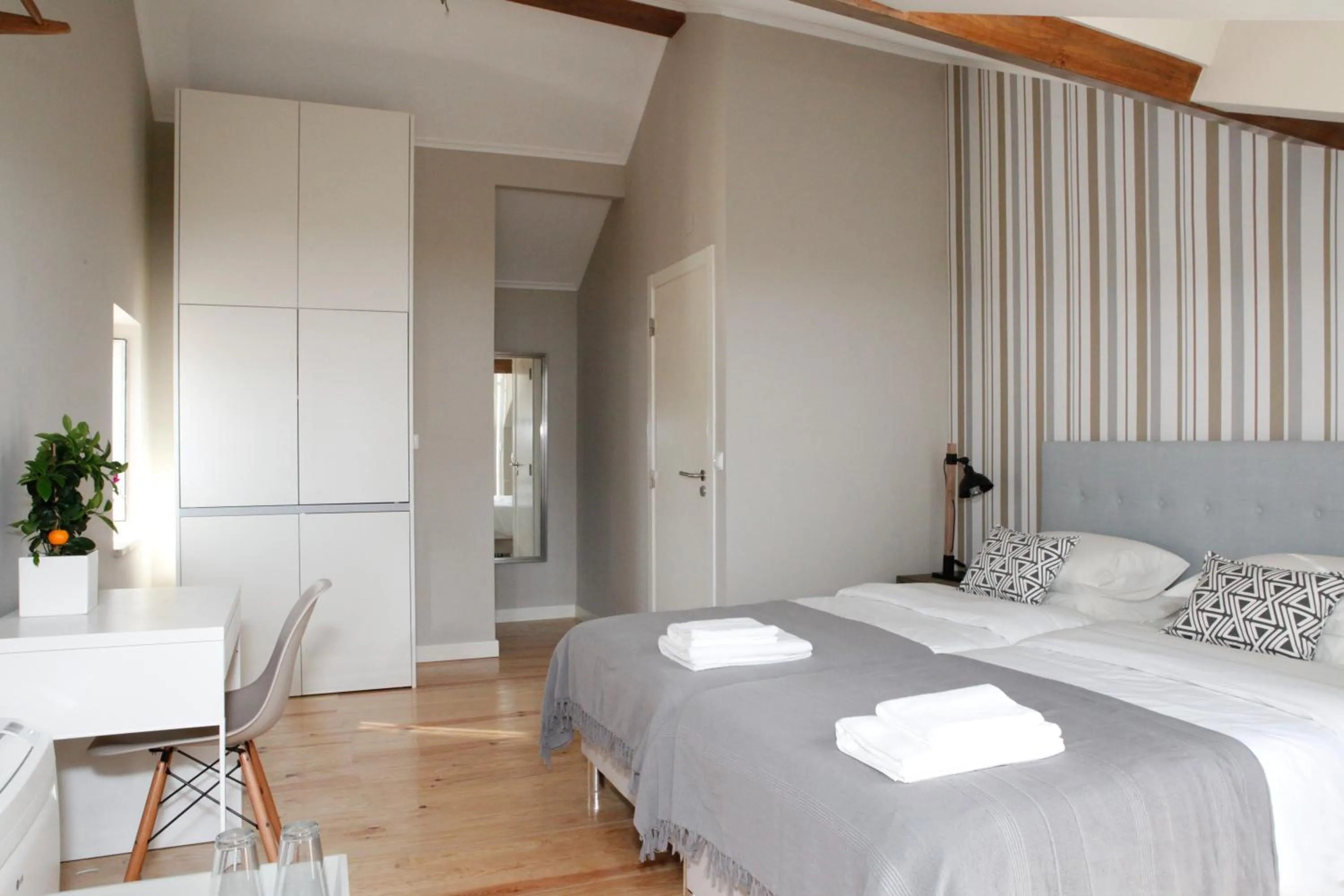 Bedroom, Bed in Flores Guest House