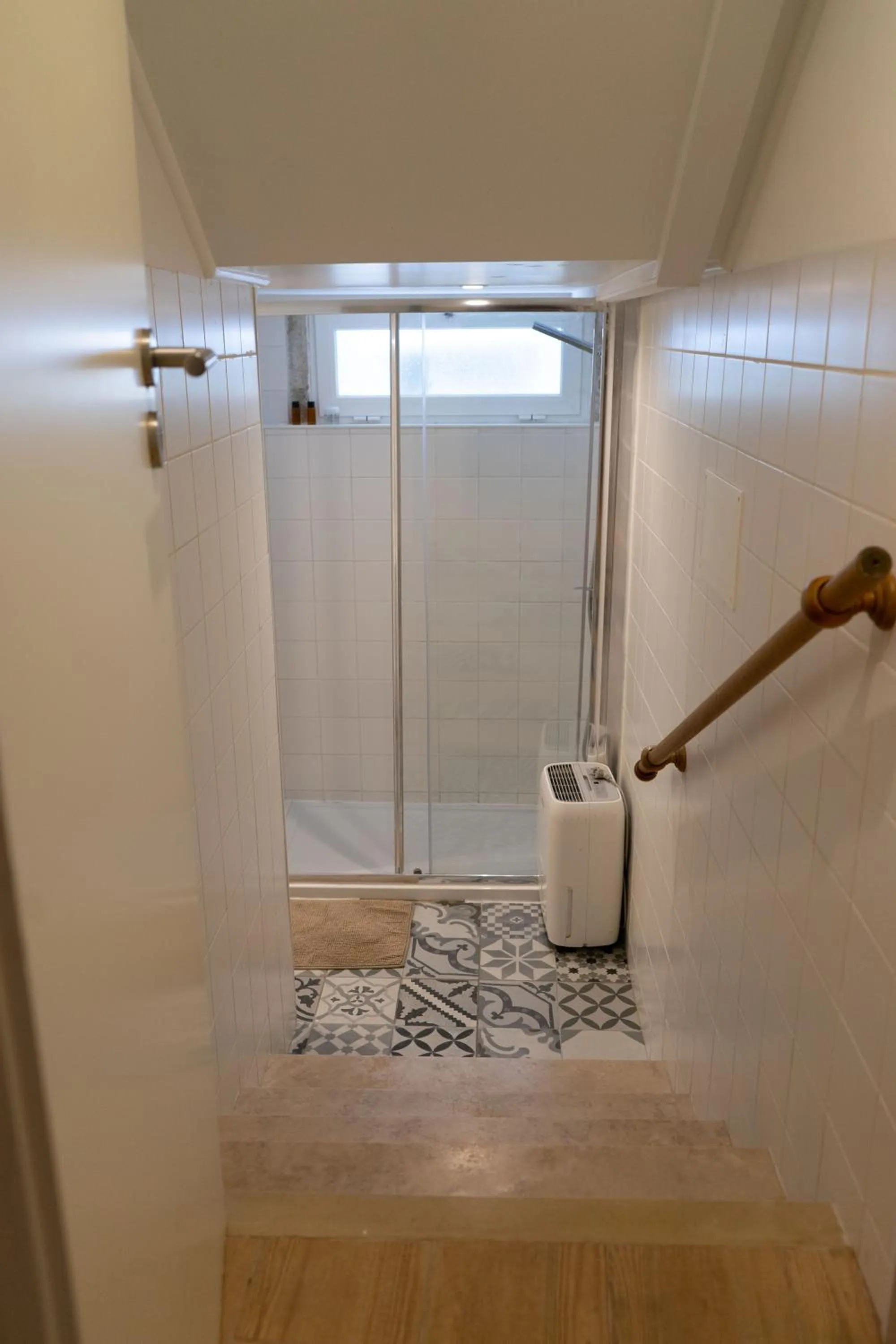 Shower in Flores Guest House