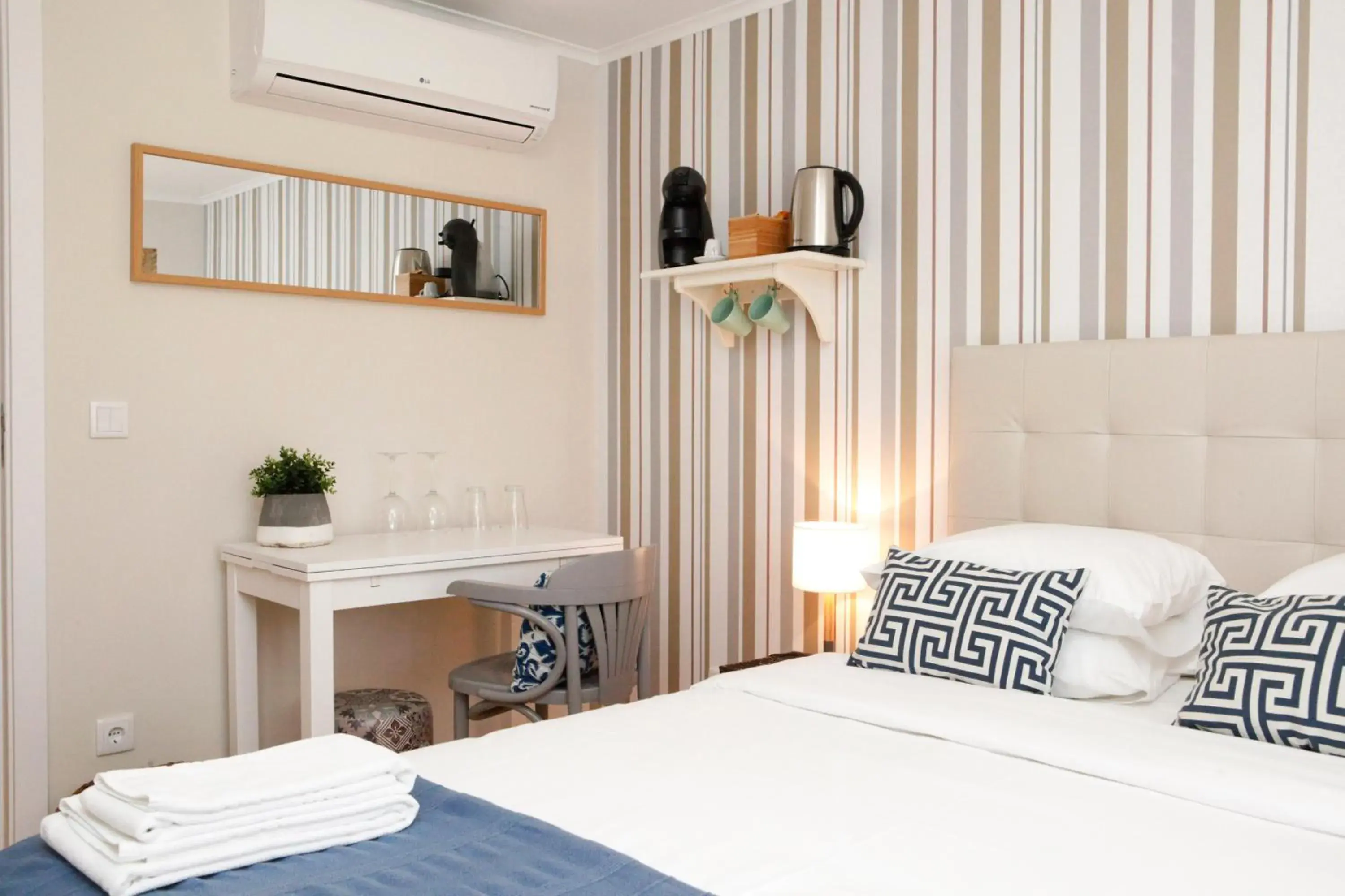 Small Double Room in Flores Guest House Small Double Room in Flores Guest House