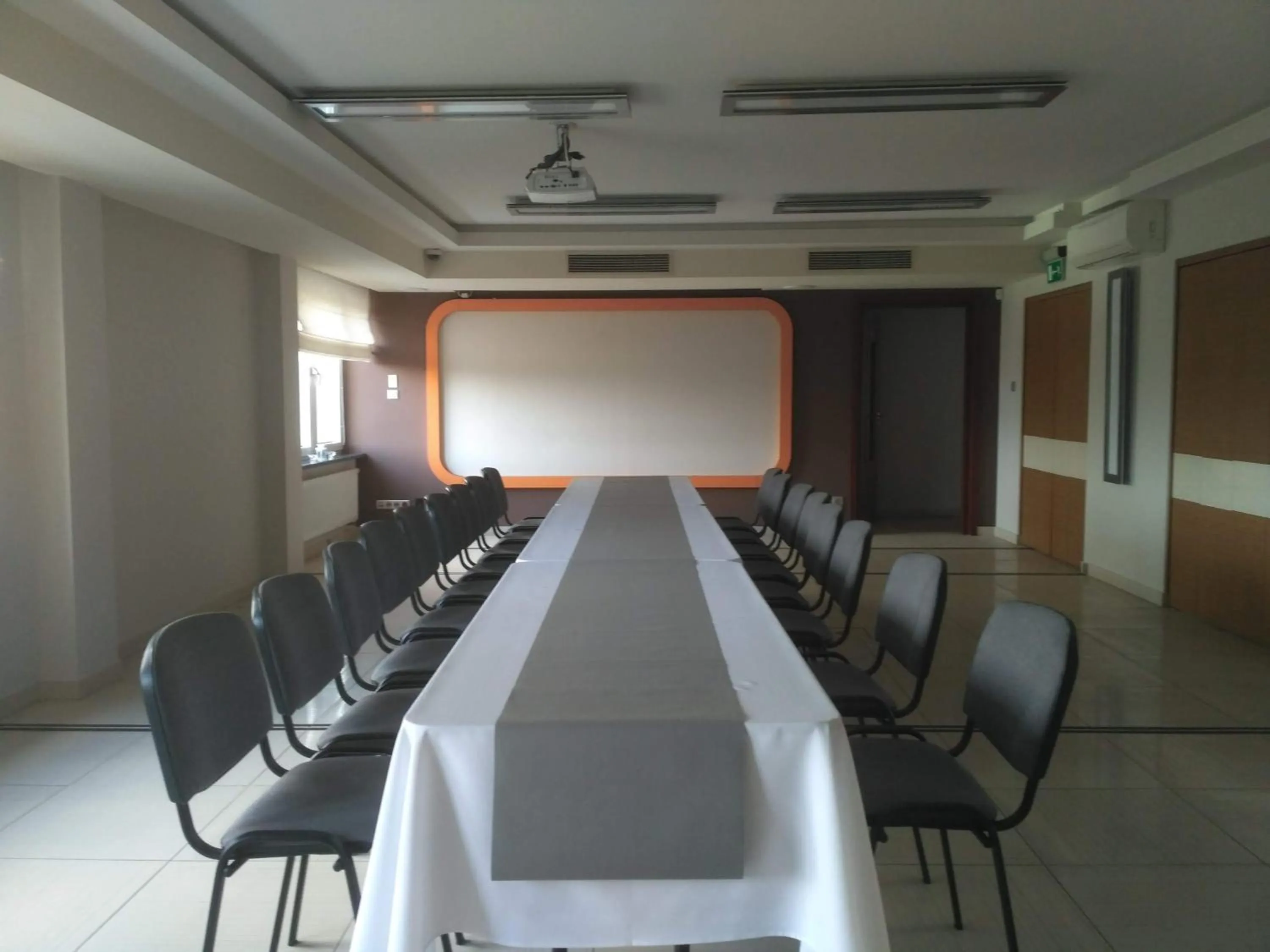 Business facilities in Młoda Europa