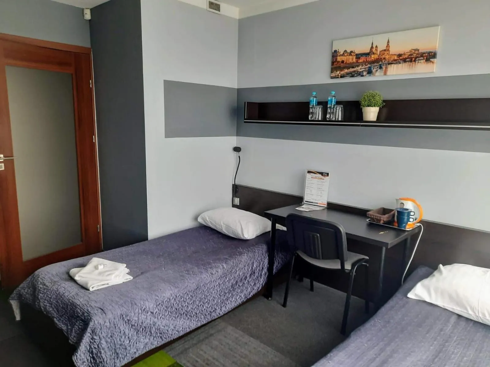 Photo of the whole room, Bed in Młoda Europa