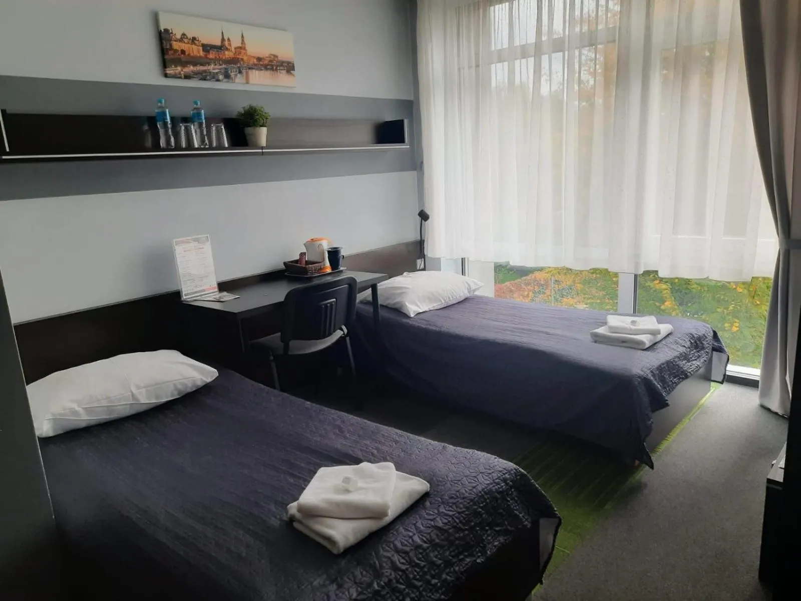 Bedroom, Bed in Młoda Europa