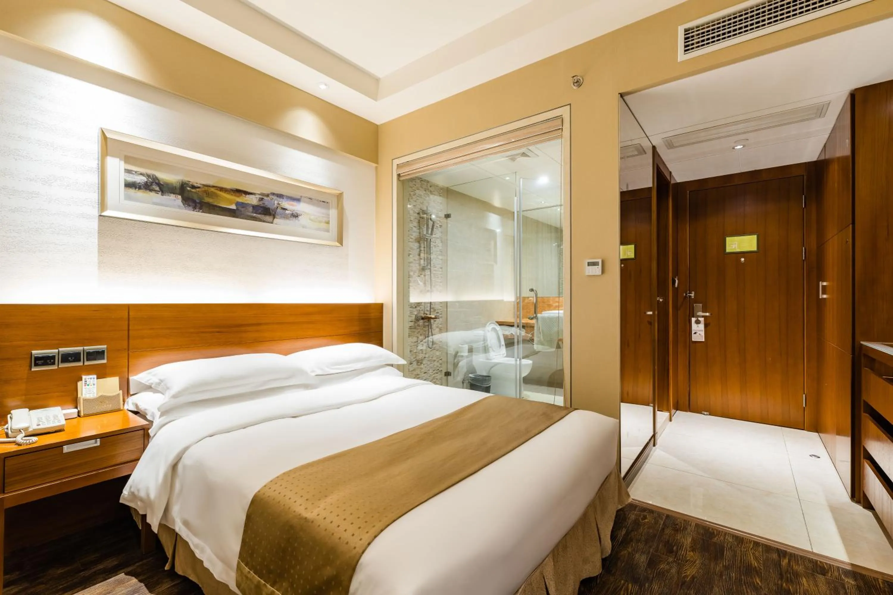 Photo of the whole room, Bed in Mai Xinge Boutique Hotel - Free shuttle buses are provided between PVG Airport and Disneyland