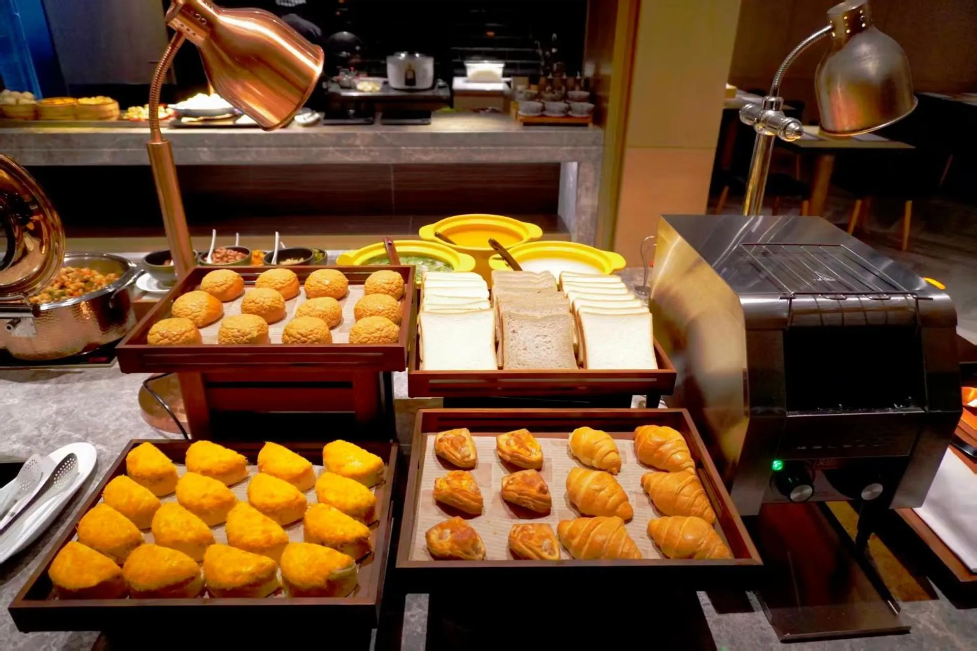 Buffet breakfast in Mai Xinge Boutique Hotel - Free shuttle buses are provided between PVG Airport and Disneyland
