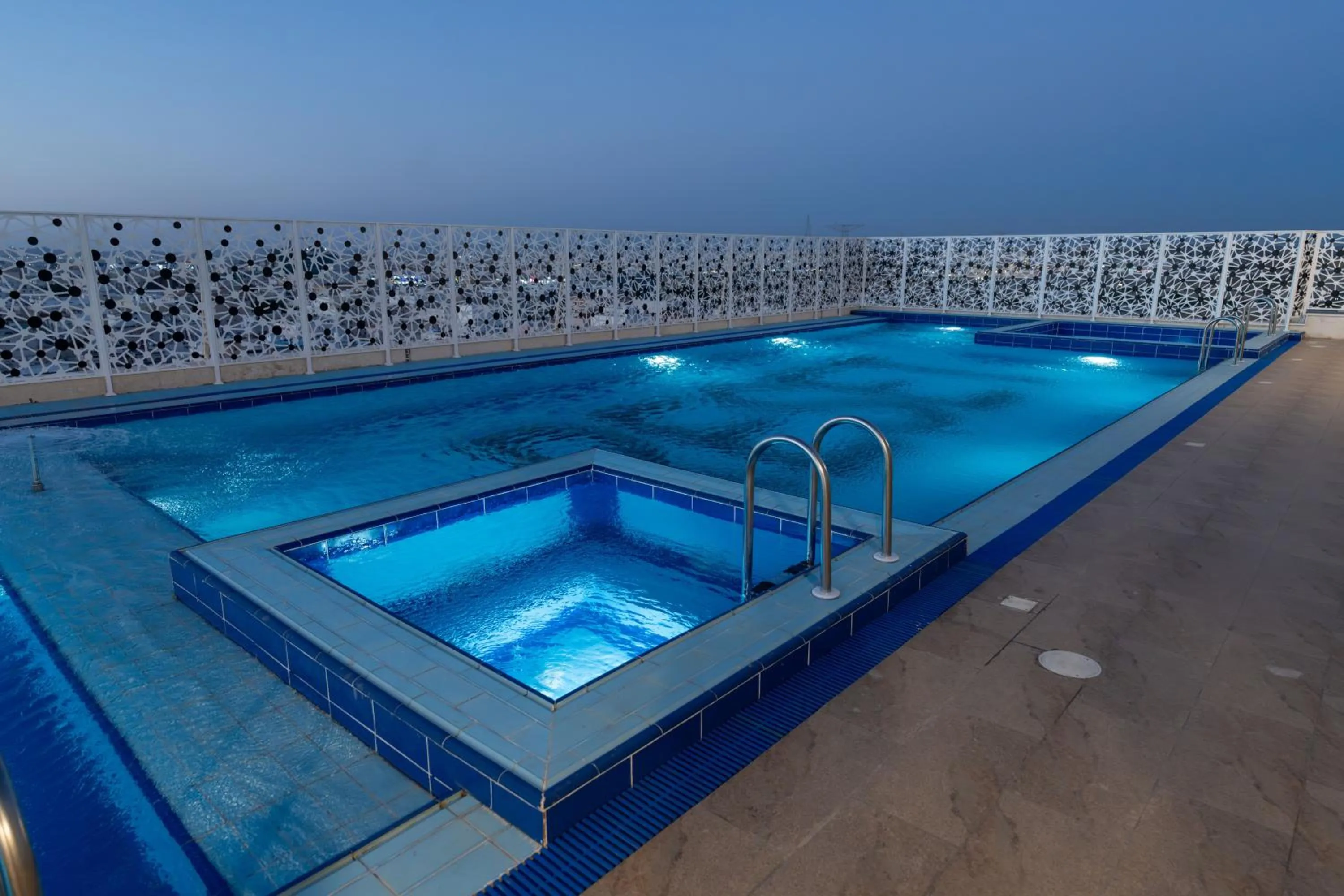 Swimming pool in Sunday Jeddah Hotel