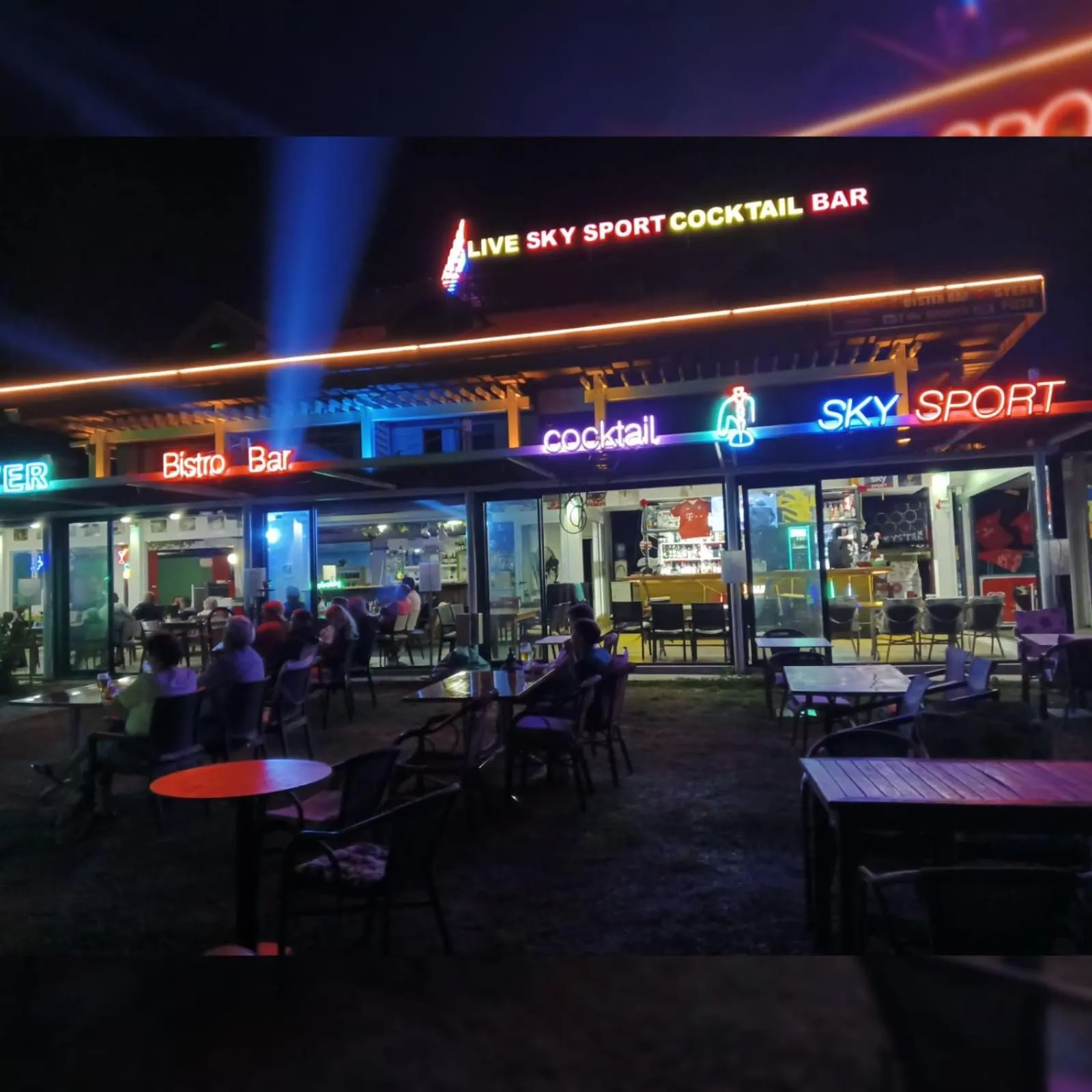 Restaurant/places to eat in Oyster Boutique Hotel