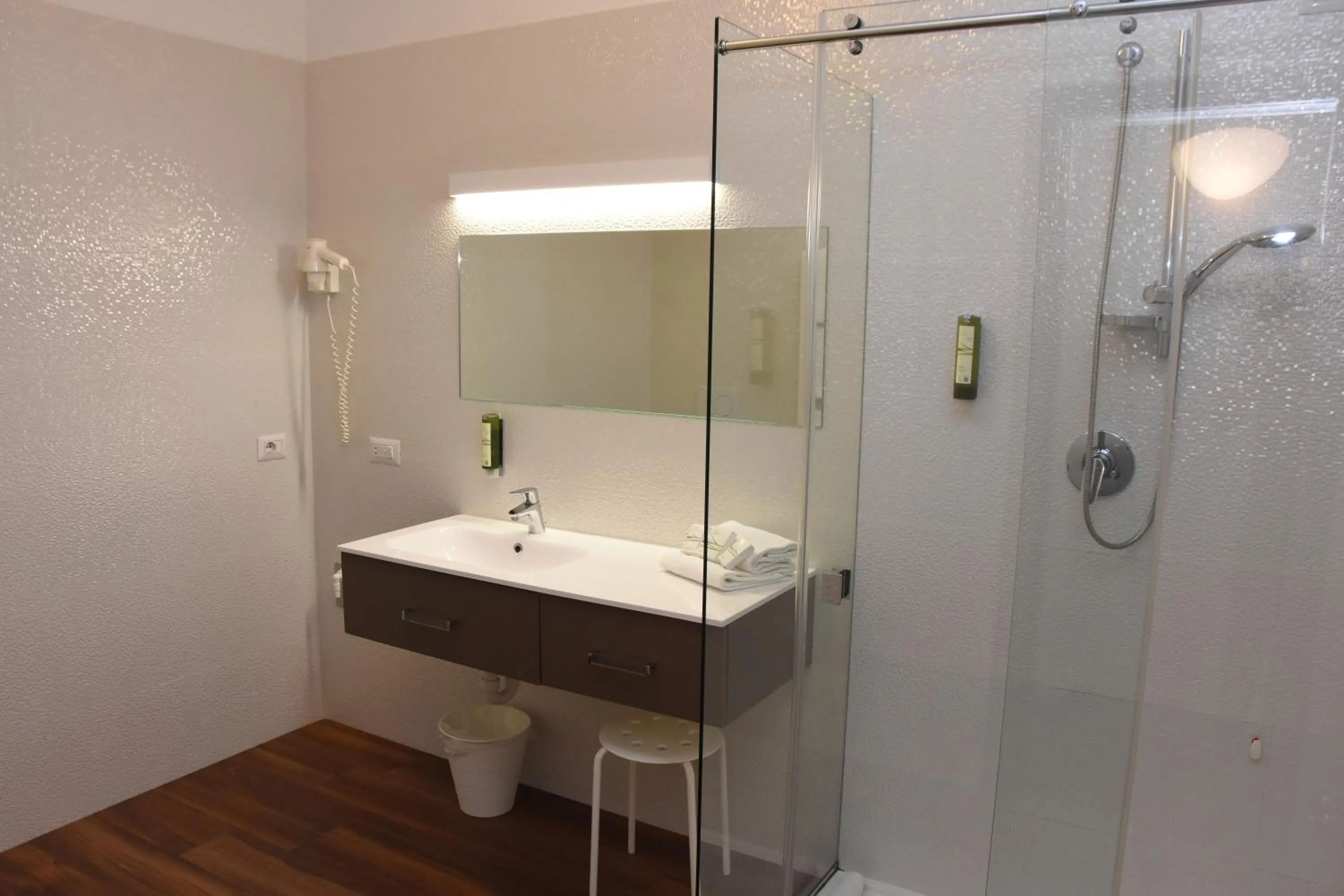 Shower in Residence Nazionale Matera