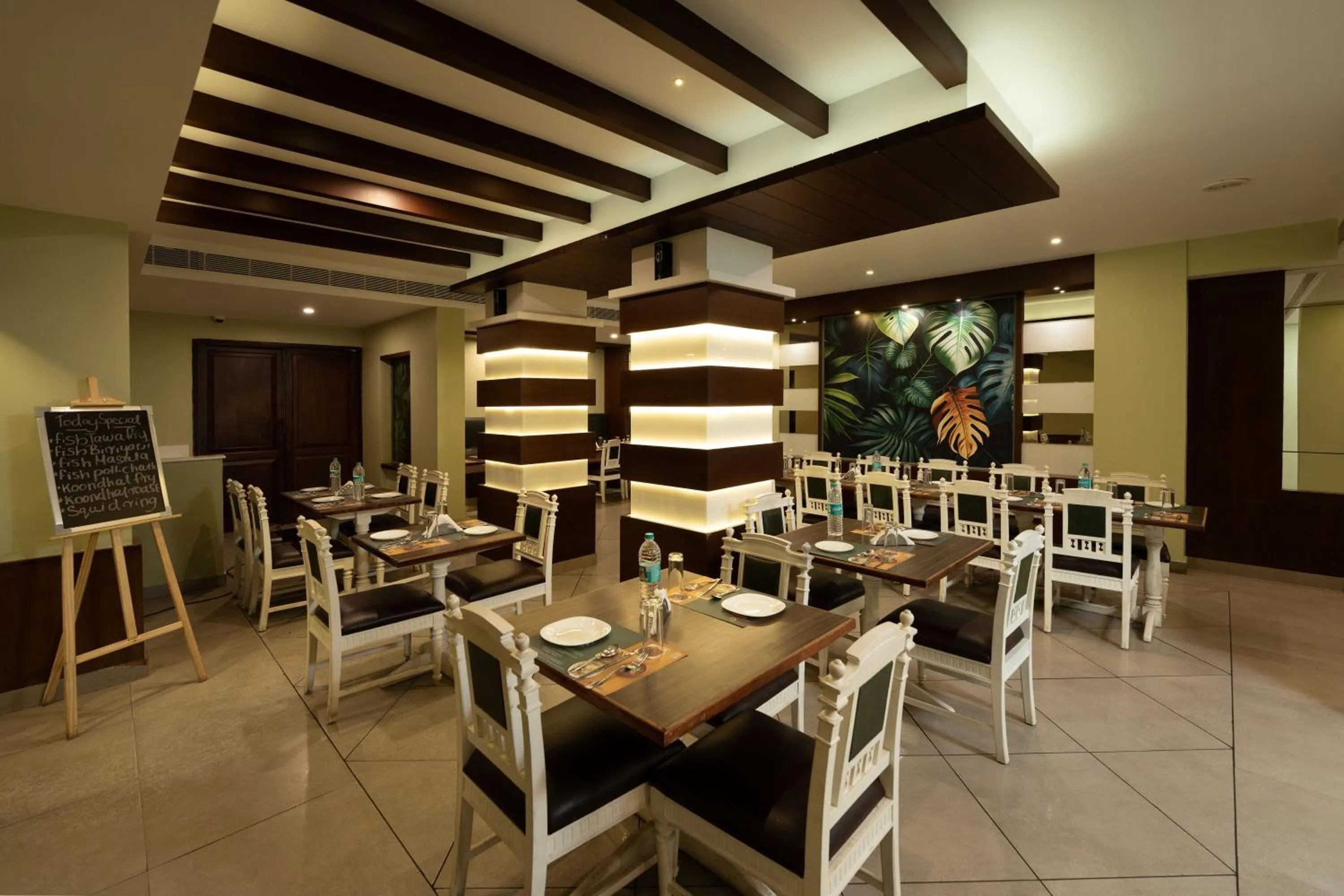 Restaurant/places to eat in Bhasuri Inn Guruvayoor
