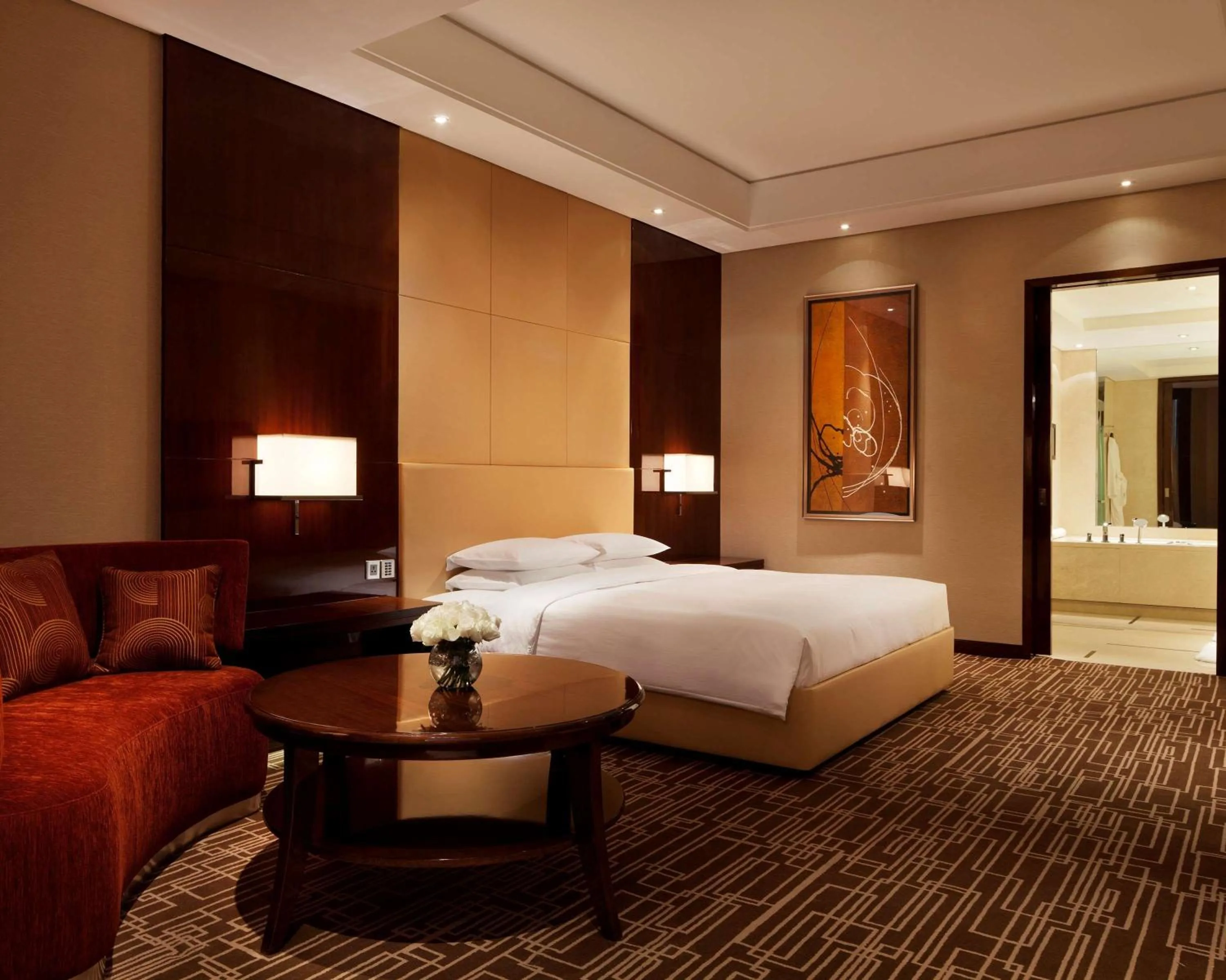 Photo of the whole room, Bed in Hyatt Regency Jinan