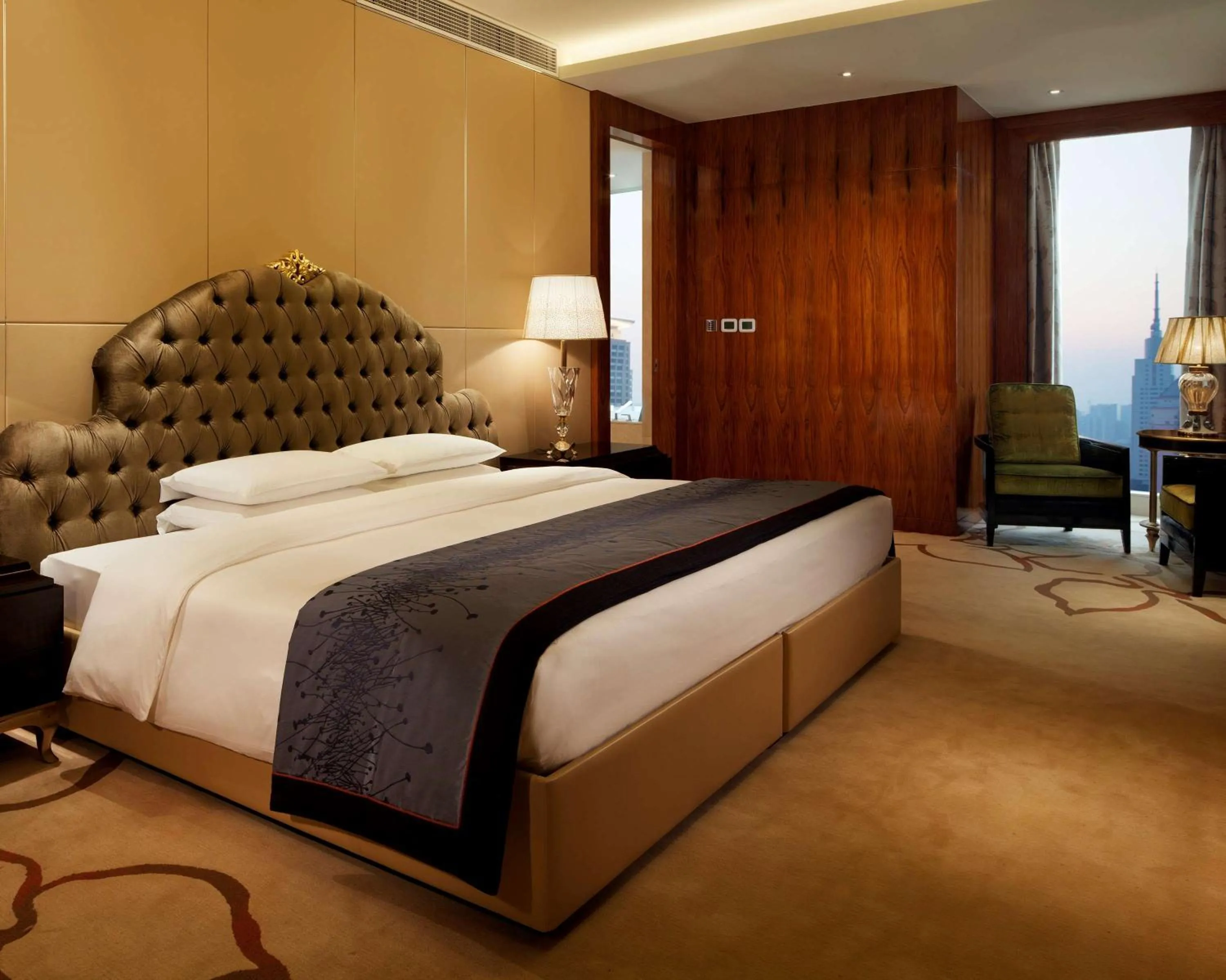 Photo of the whole room, Bed in Hyatt Regency Jinan