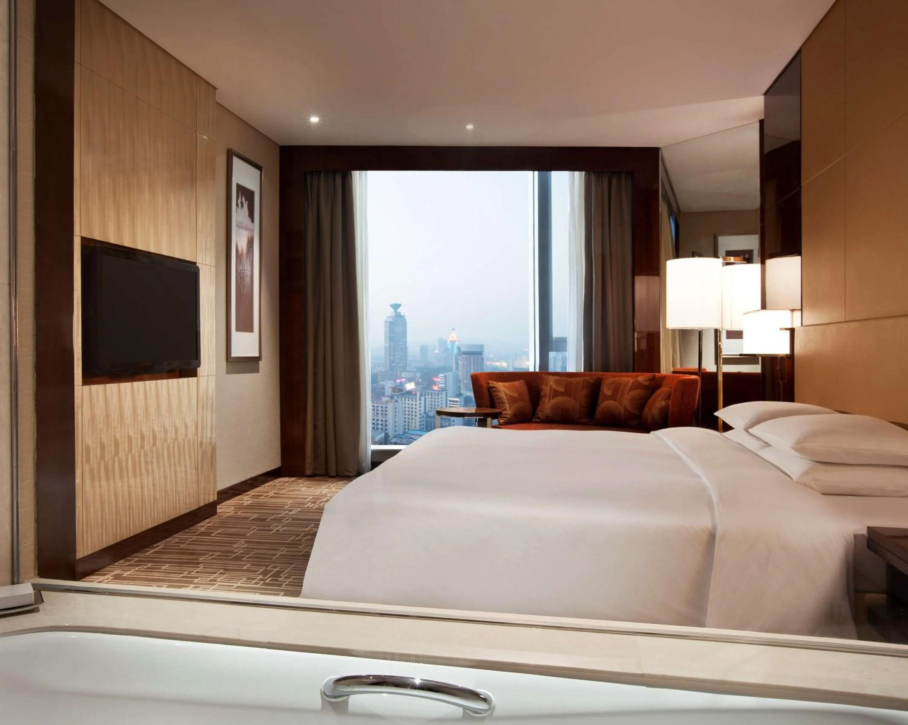 Photo of the whole room, Bed in Hyatt Regency Jinan