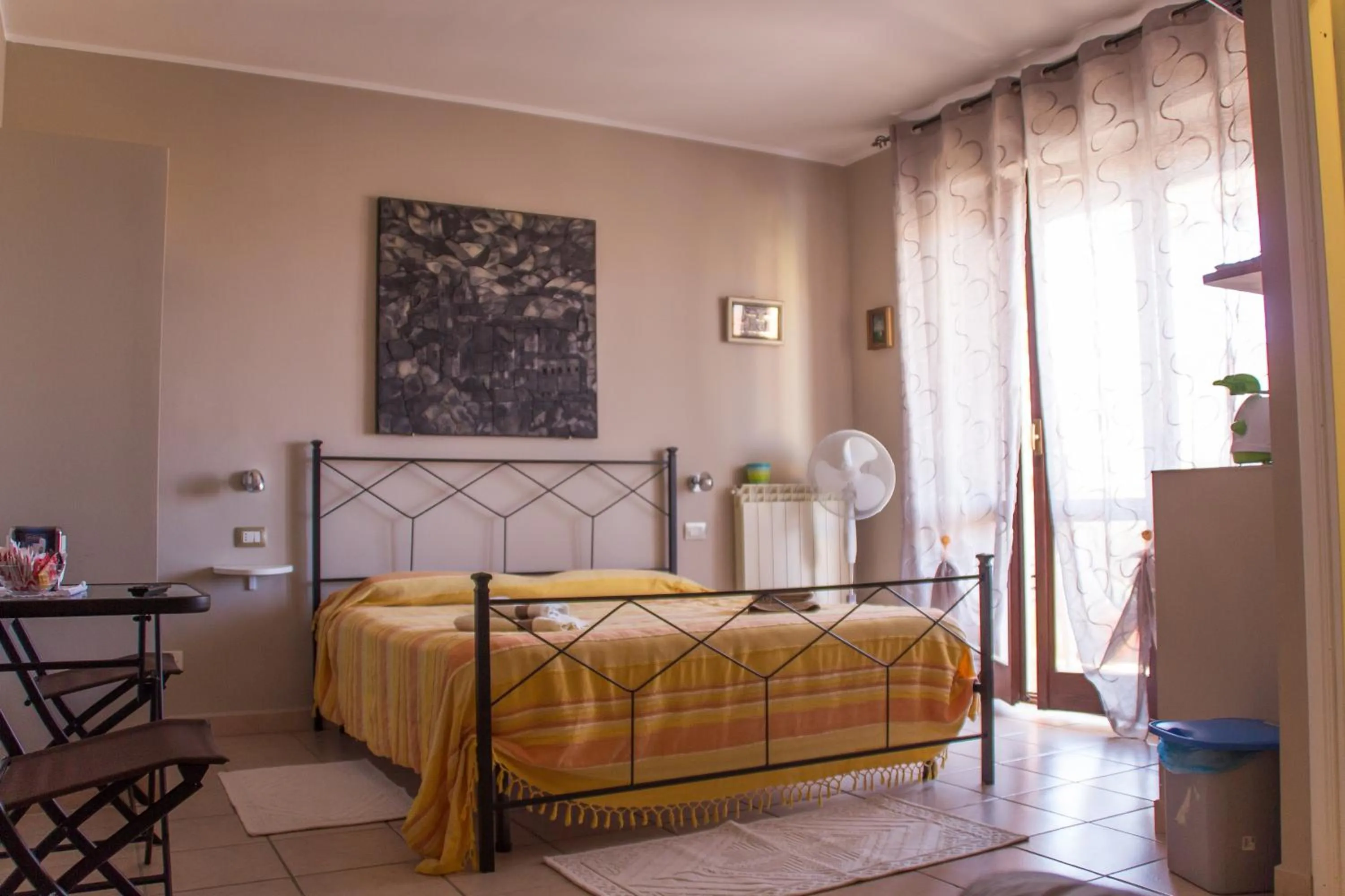 Photo of the whole room in White Beach