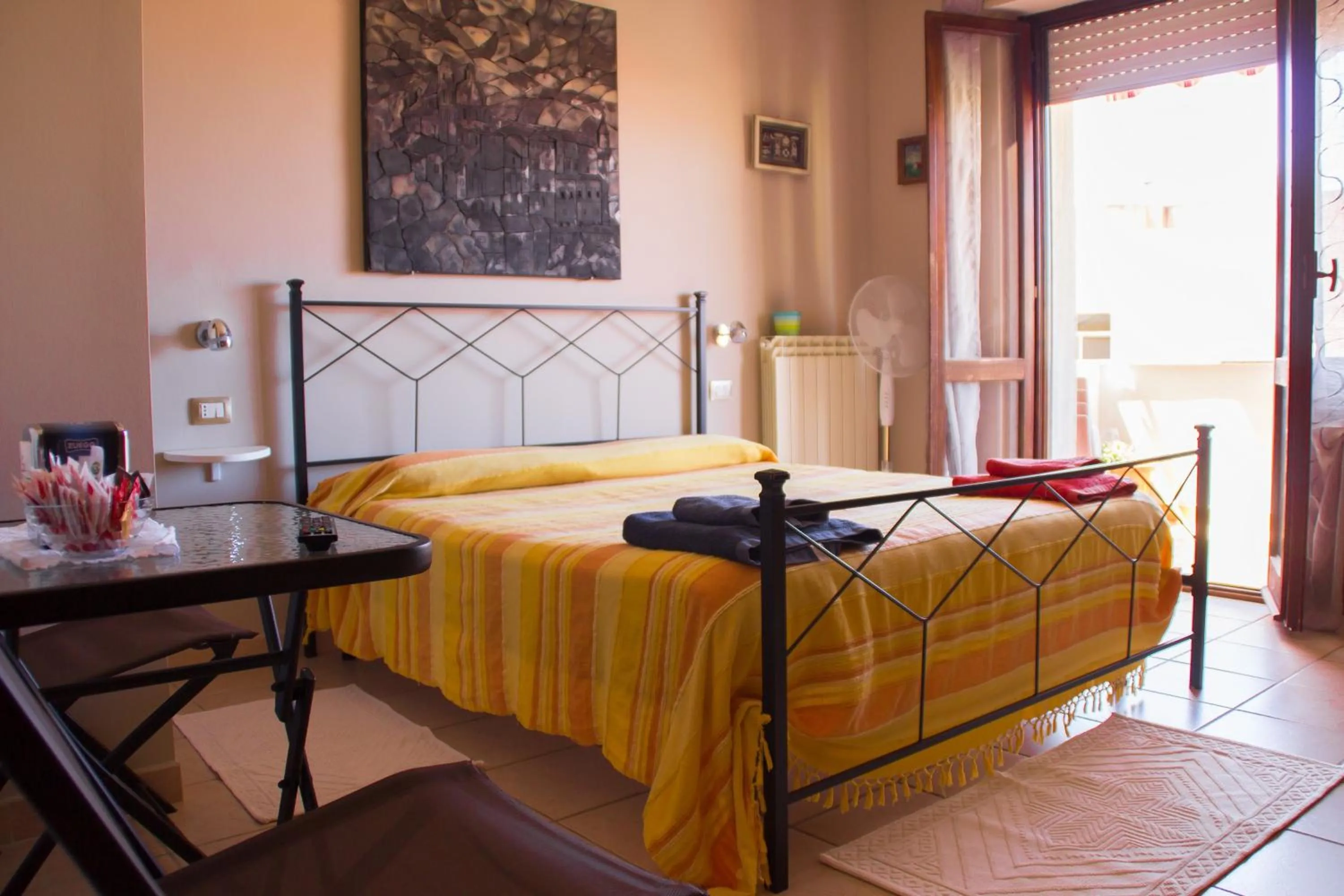 Photo of the whole room in White Beach