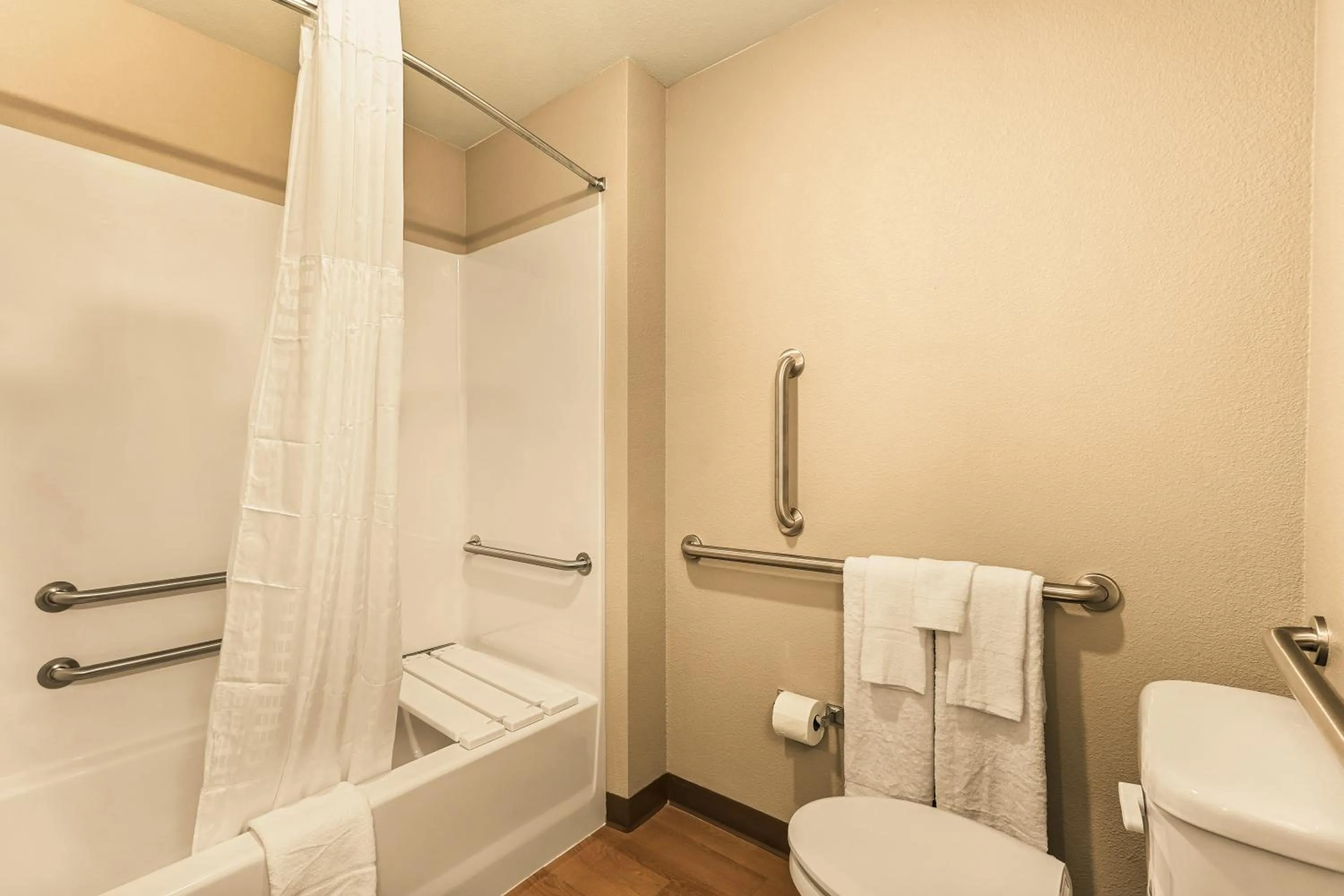 LivAway Suites Seattle- Renton