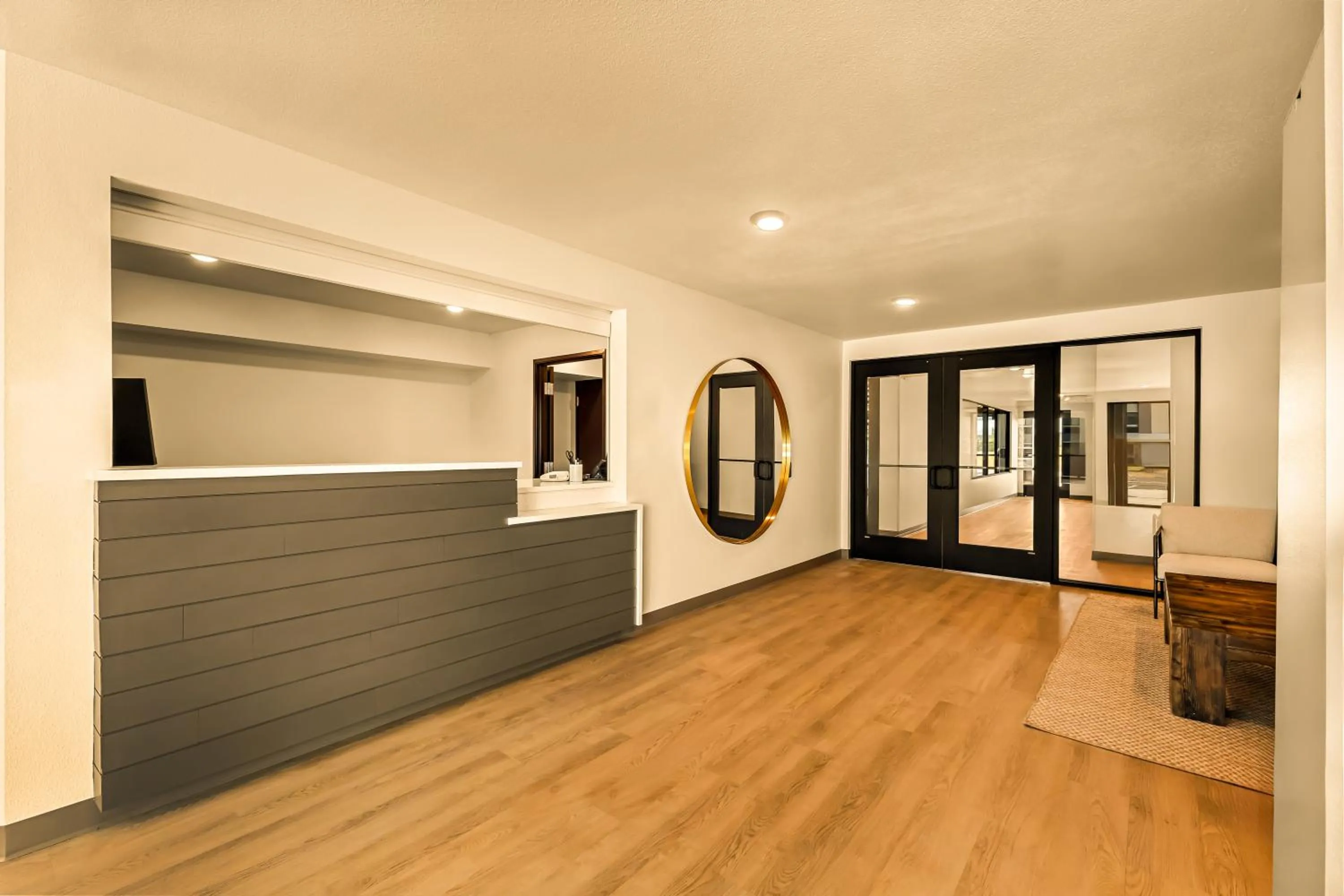 LivAway Suites Seattle- Renton