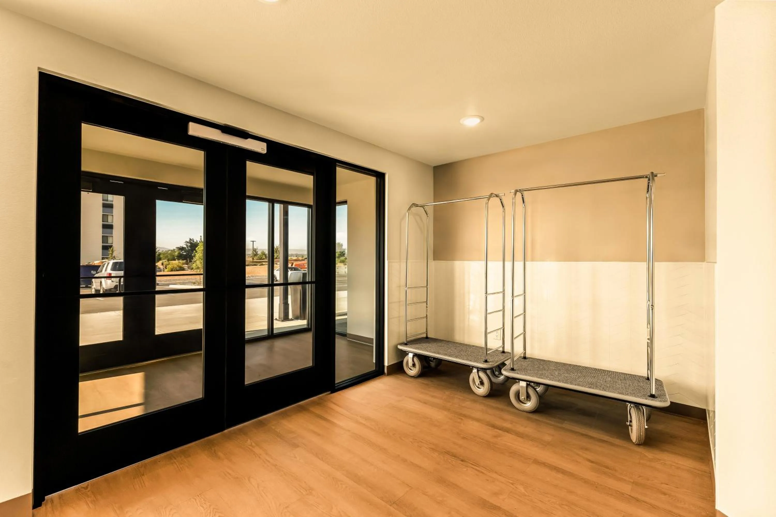 LivAway Suites Seattle- Renton