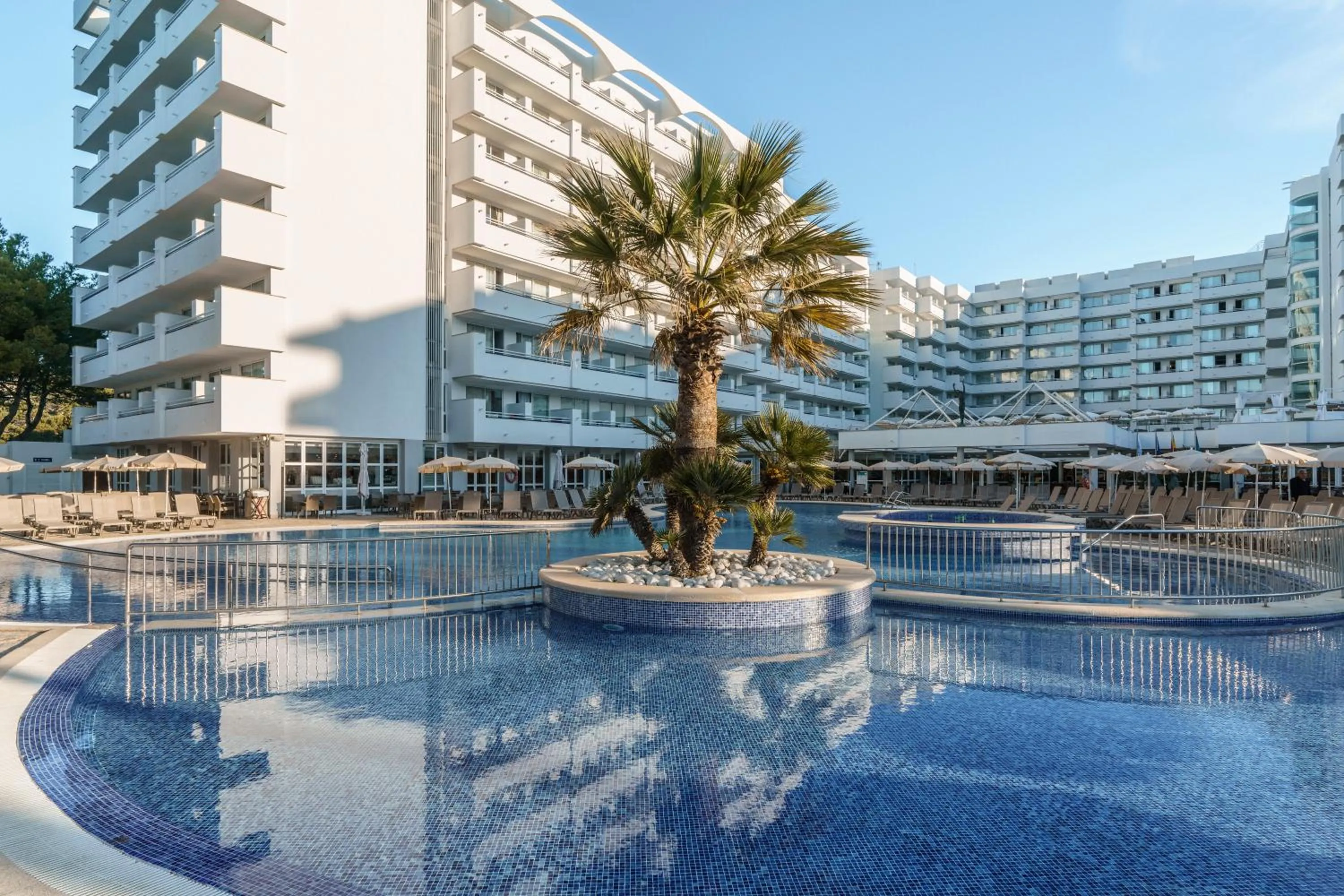 Property building in Alua Gran Camp de Mar