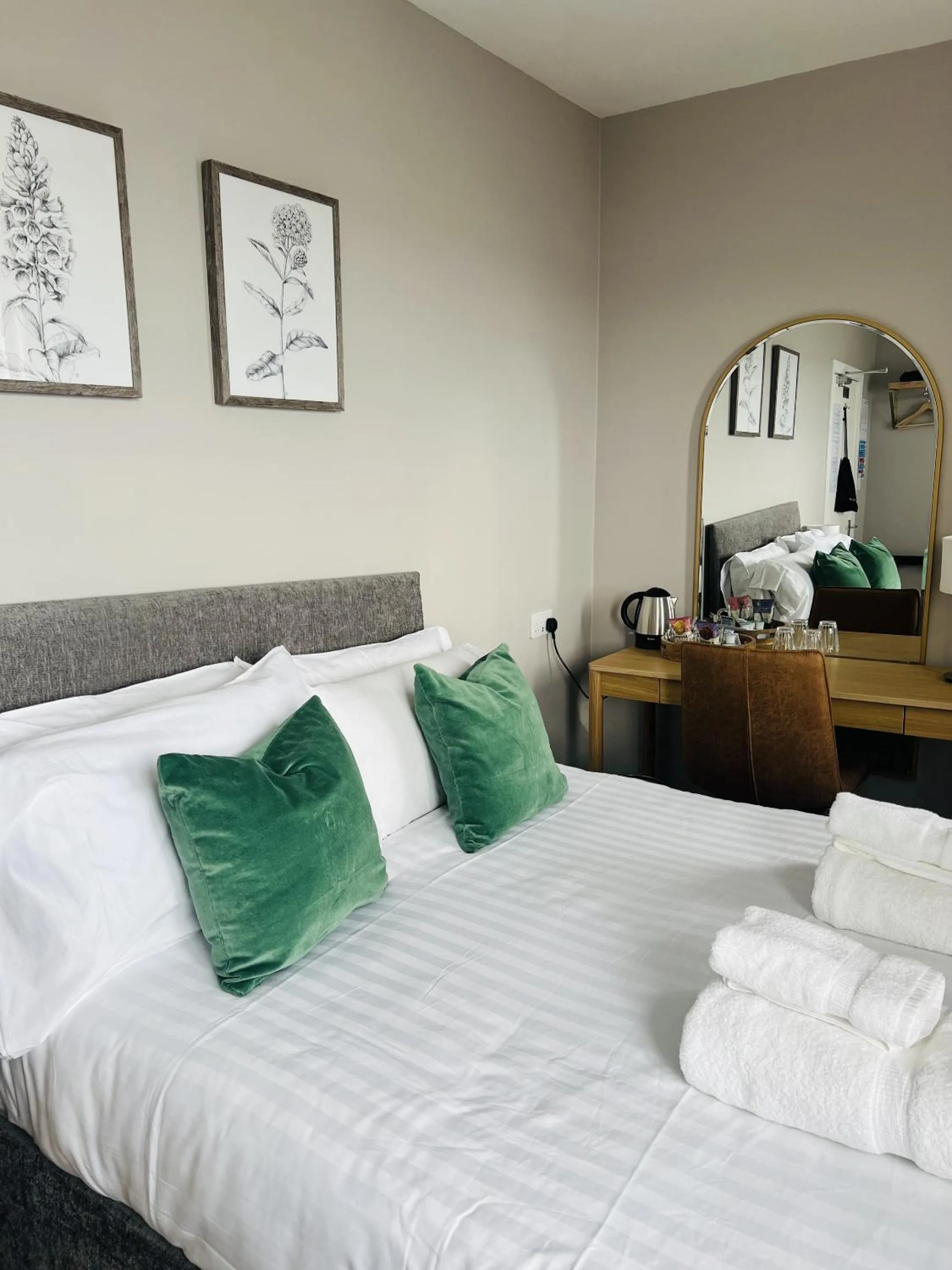 Bedroom, Bed in Tuckers Inn