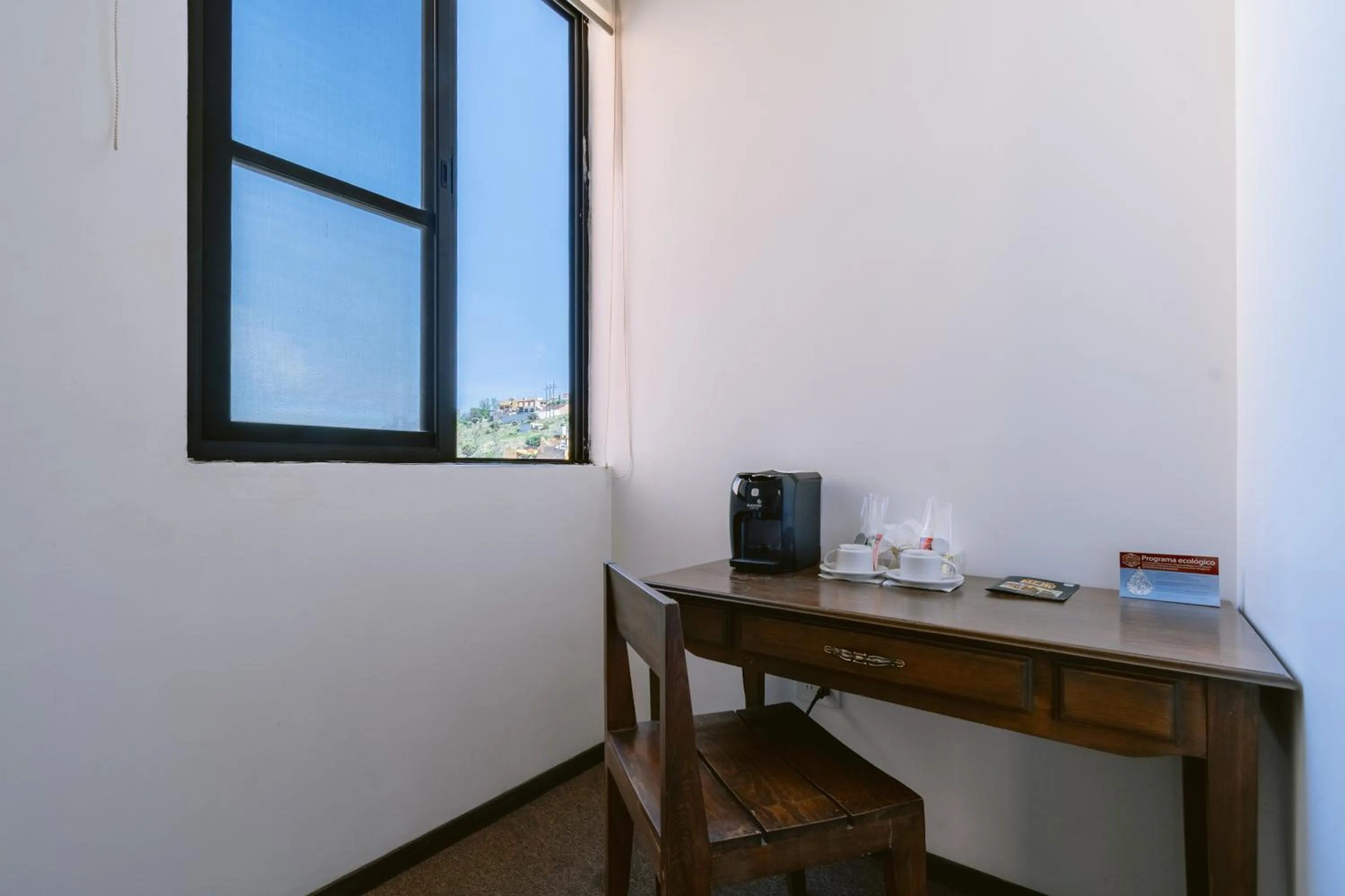 Photo of the whole room in Hotel La Estación