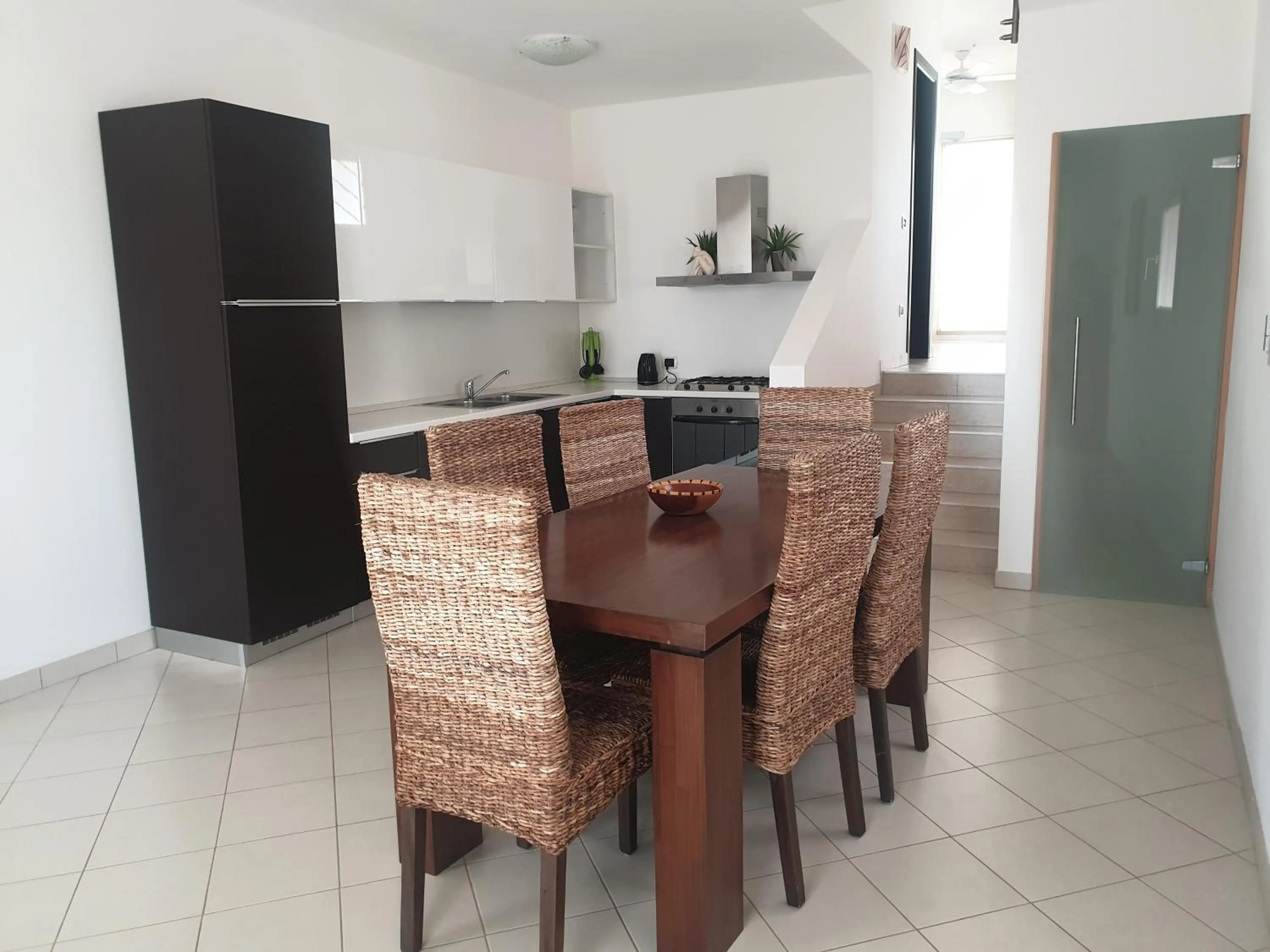 Kitchen or kitchenette in Aparthotel Por do Sol