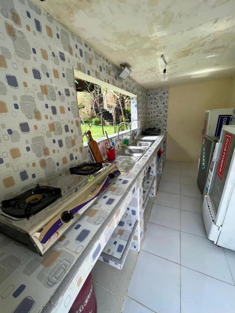 Communal kitchen in Villa Anjing 2