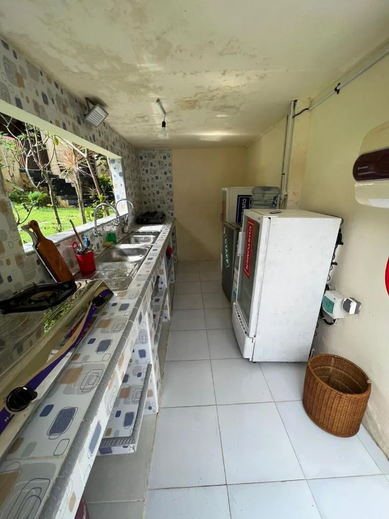 Communal kitchen in Villa Anjing 2