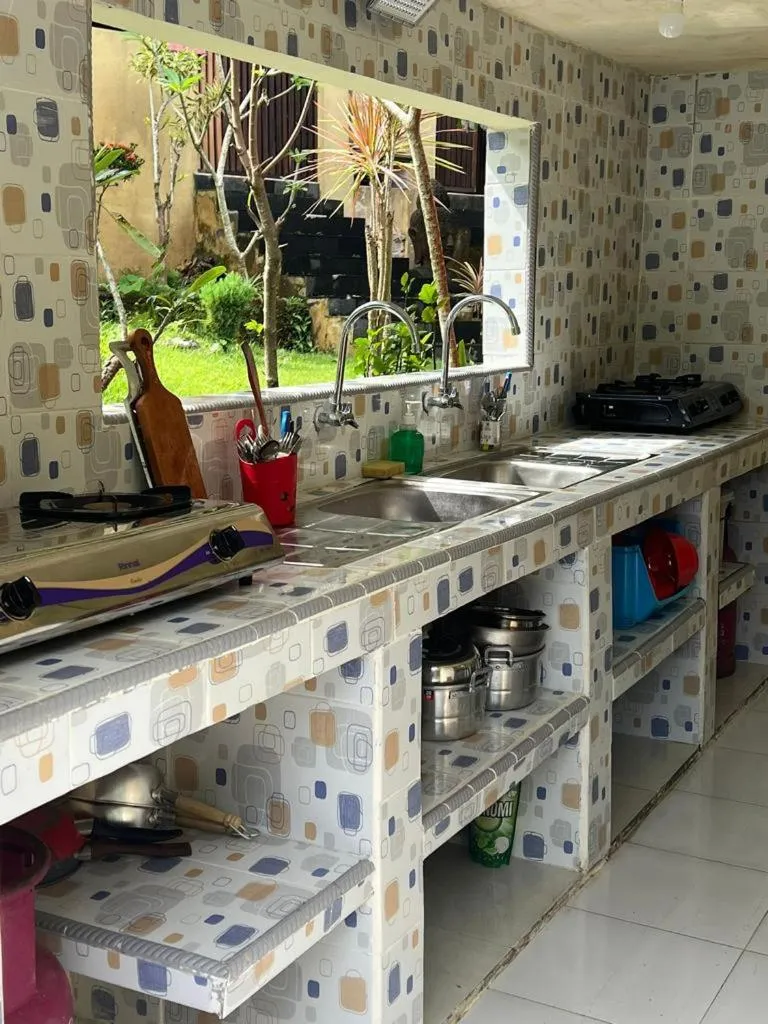 Communal kitchen in Villa Anjing 2