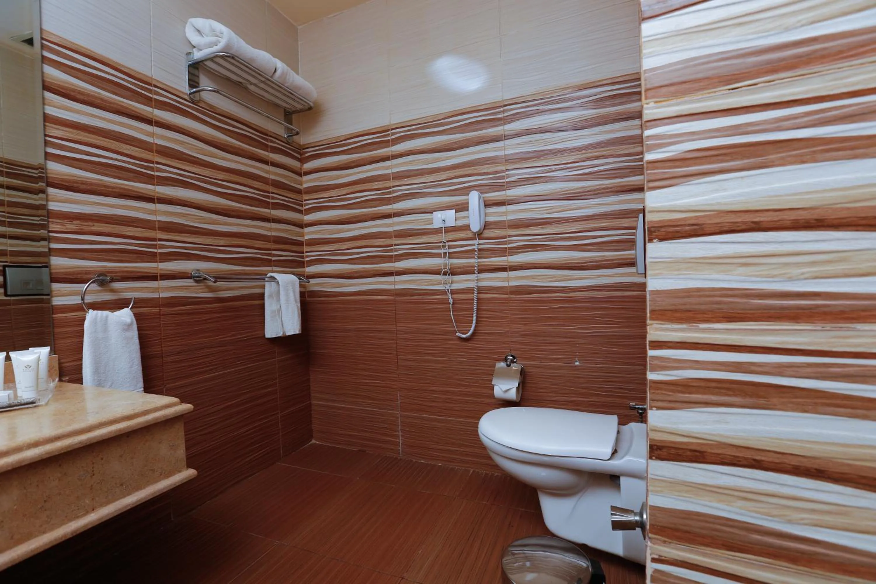 Toilet in Tolip Family Park Hotel