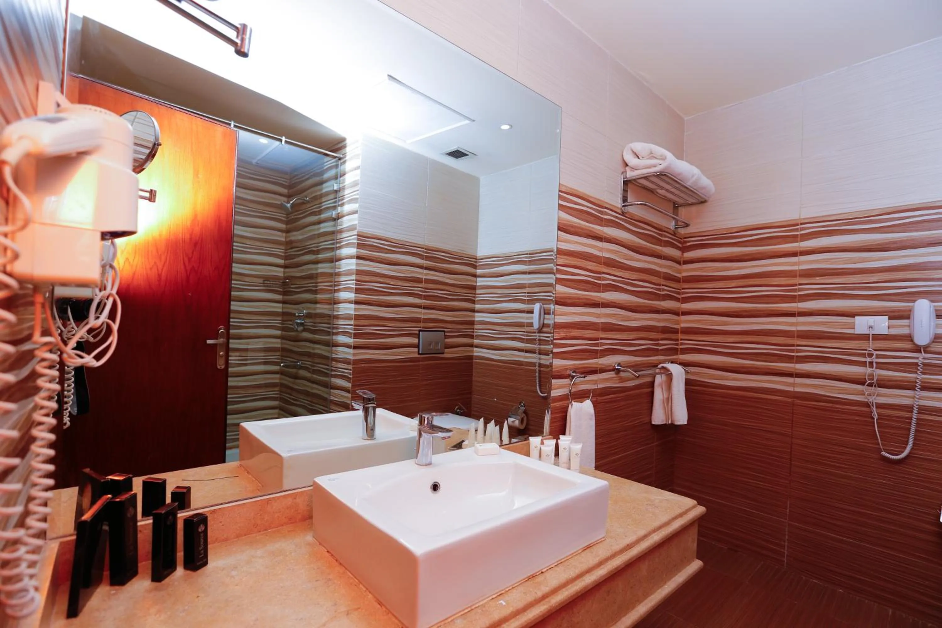 Toilet in Tolip Family Park Hotel