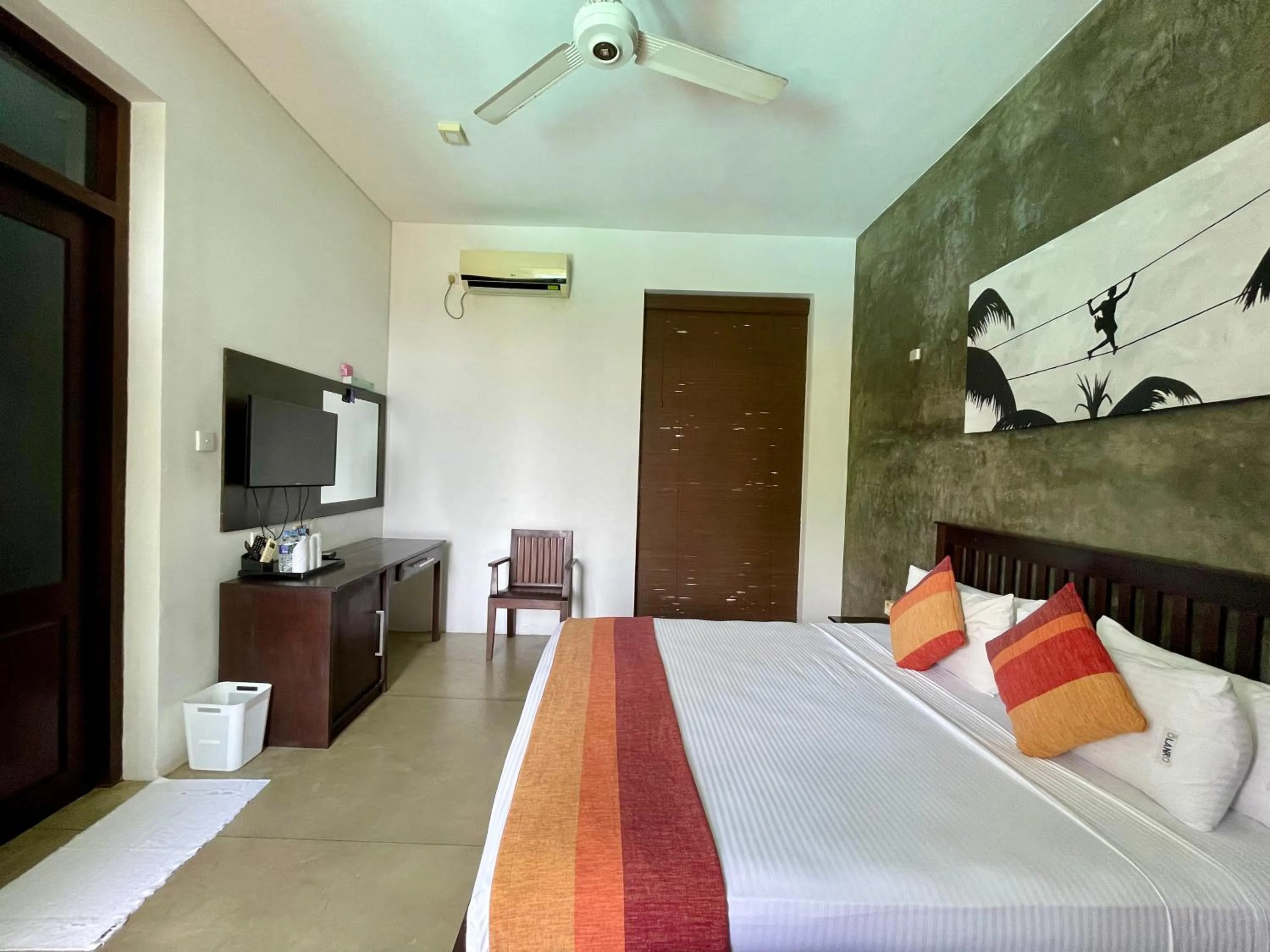 Bed in Olanro Hotel Negombo