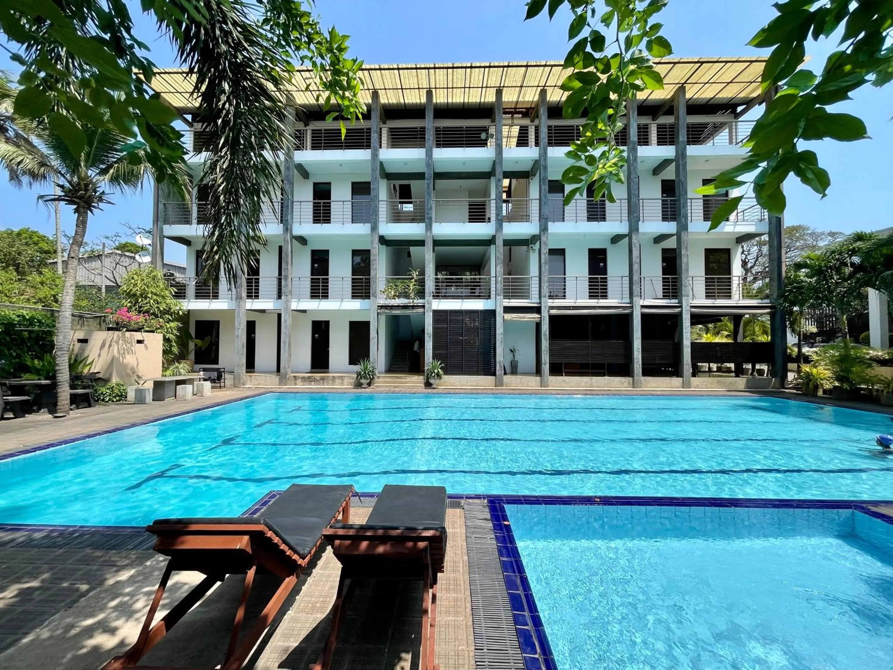 Property building in Olanro Hotel Negombo